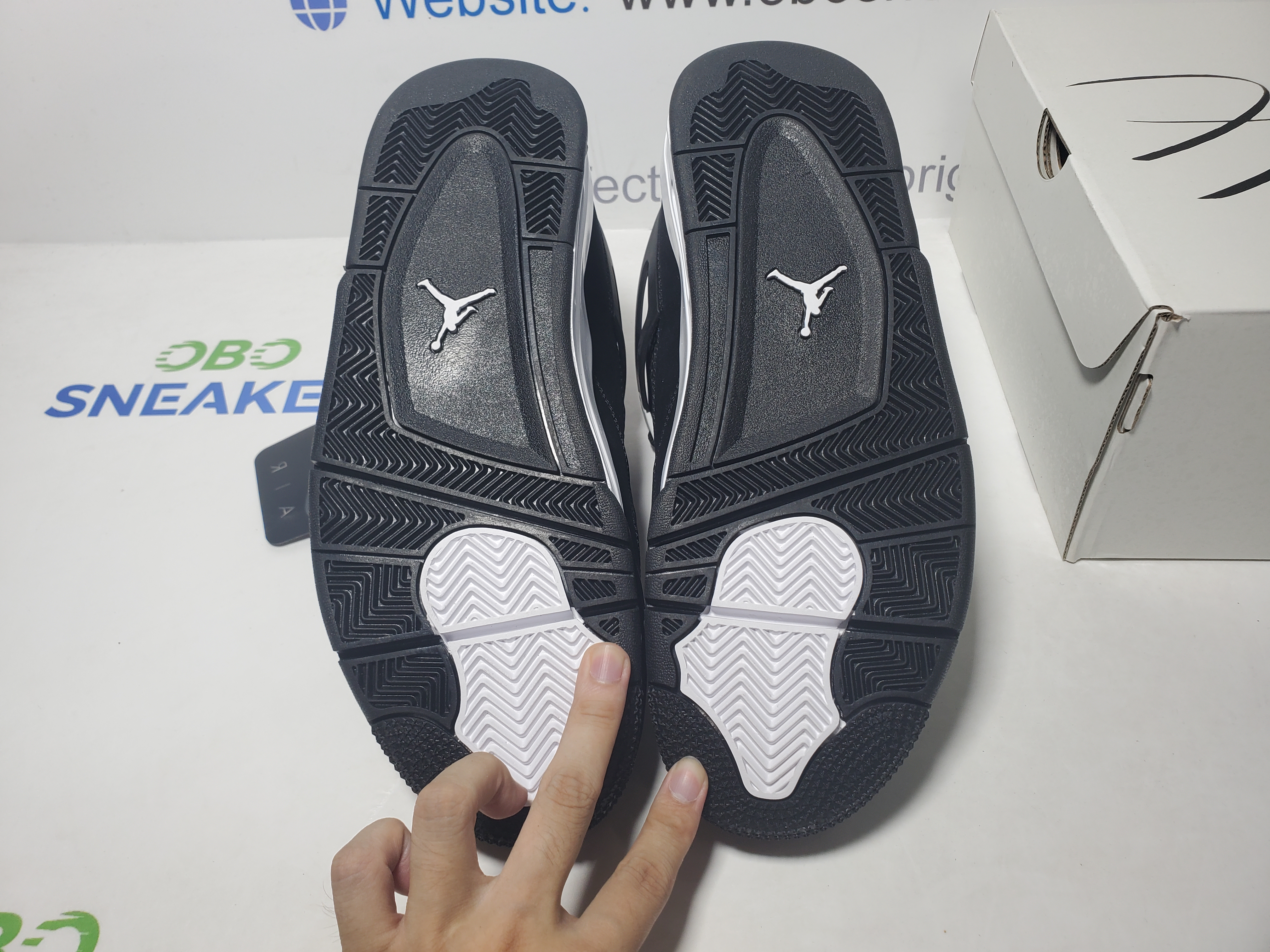 Jordan 4 Retro White Thunder FQ8138-001 review Obosneaker 04