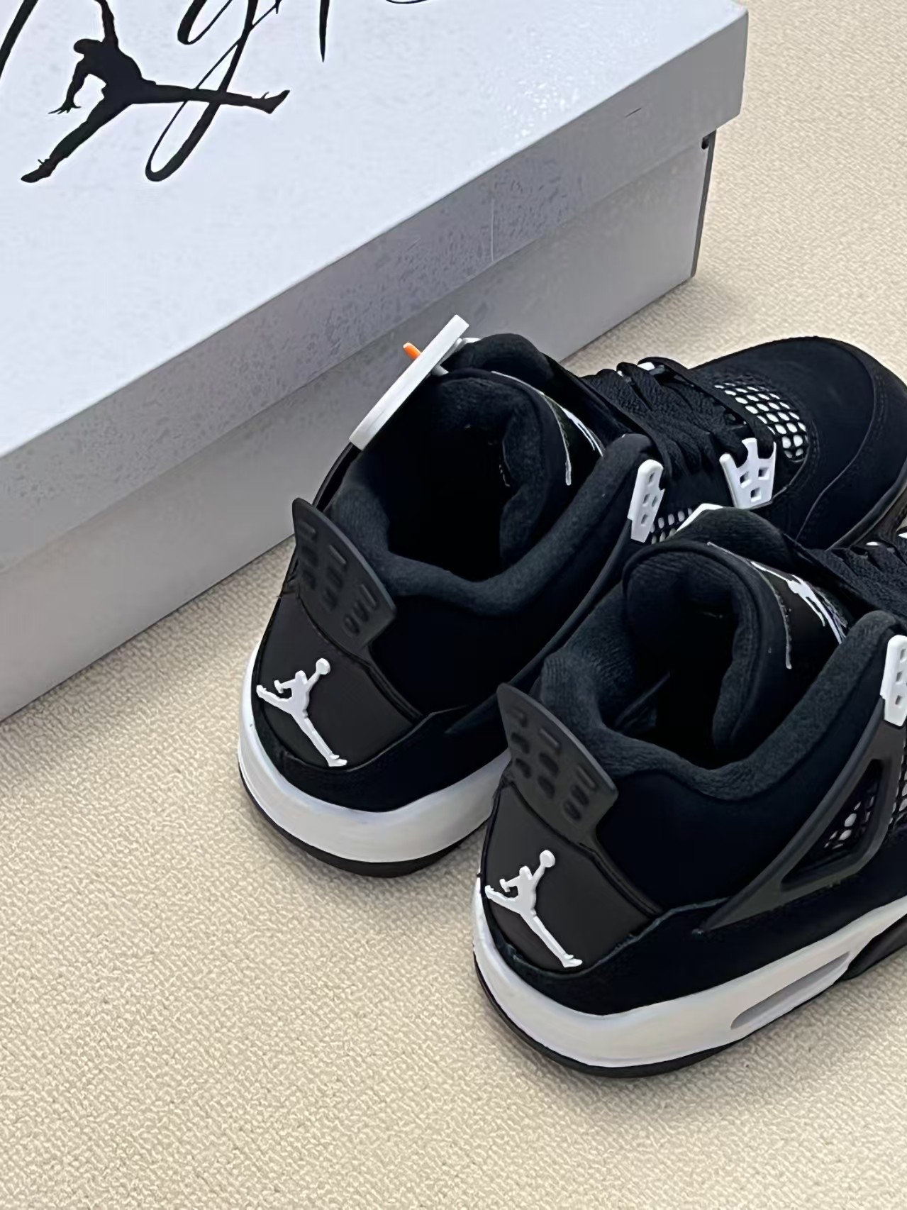 Jordan 4 Retro White Thunder FQ8138-001 review Owen 01