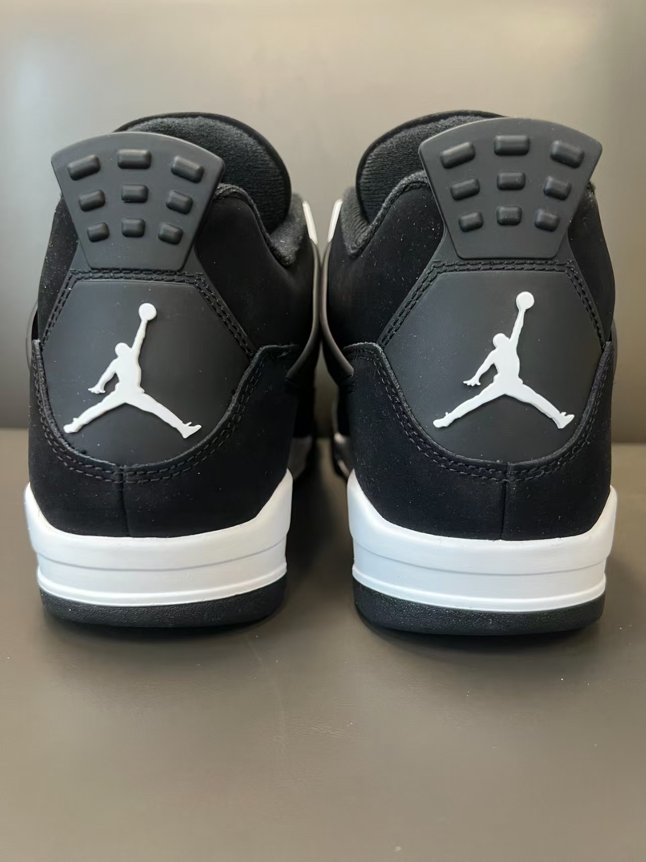 Jordan 4 Retro White Thunder FQ8138-001 review Quennel 01