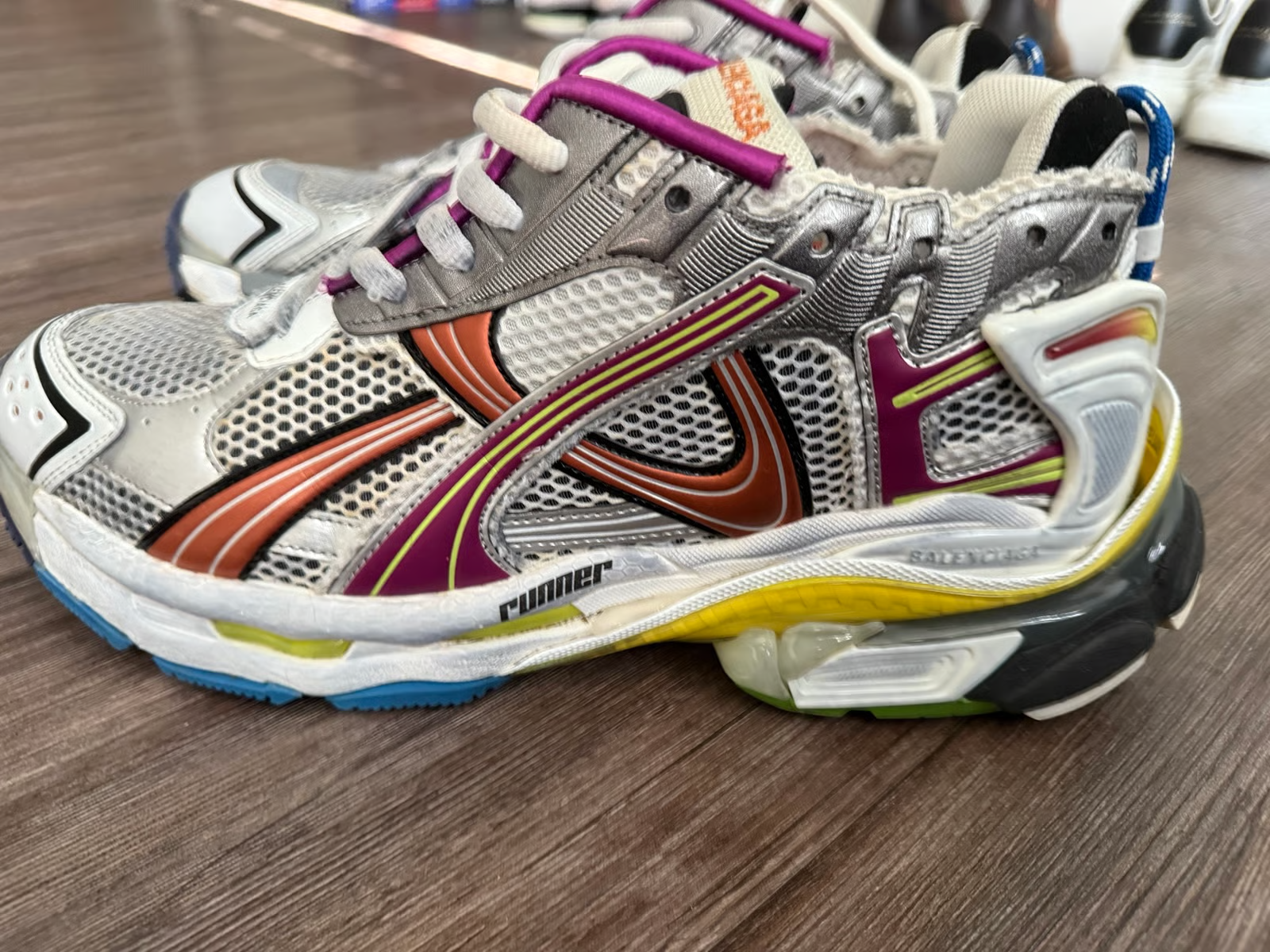 【FLASH SALE】Balenciaga Runner Sneaker Color Orange Powder 772767 W3RBW 9168 review Keith