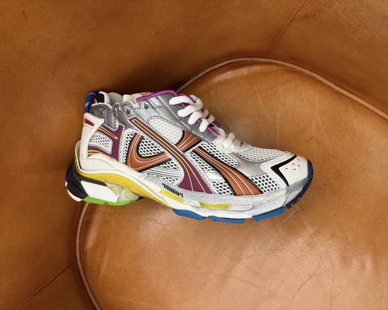 【FLASH SALE】Balenciaga Runner Sneaker Color Orange Powder 772767 W3RBW 9168 review James