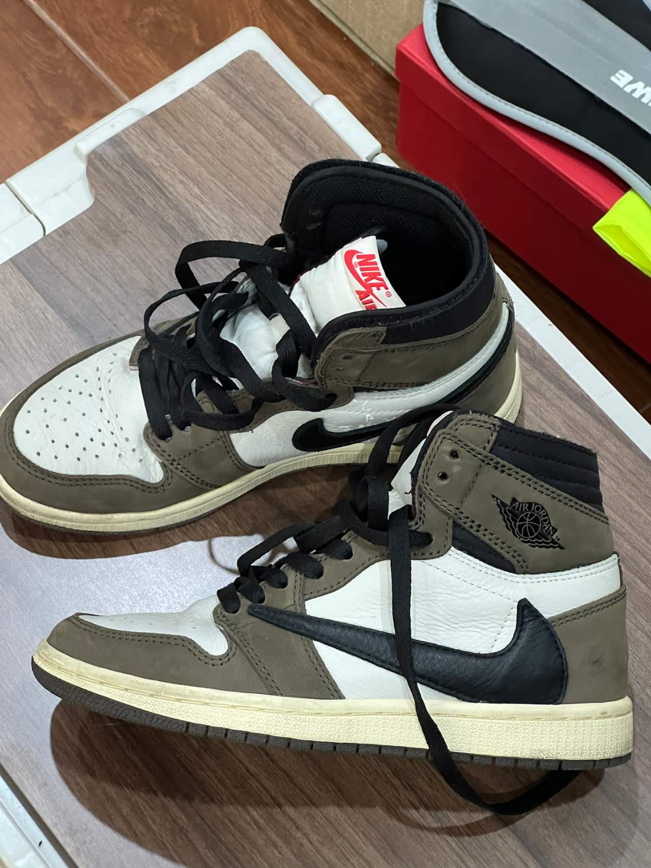 Air Jordan 1 Retro High OG SP Travis Scott Mocha CD4487-100 review Milan 00