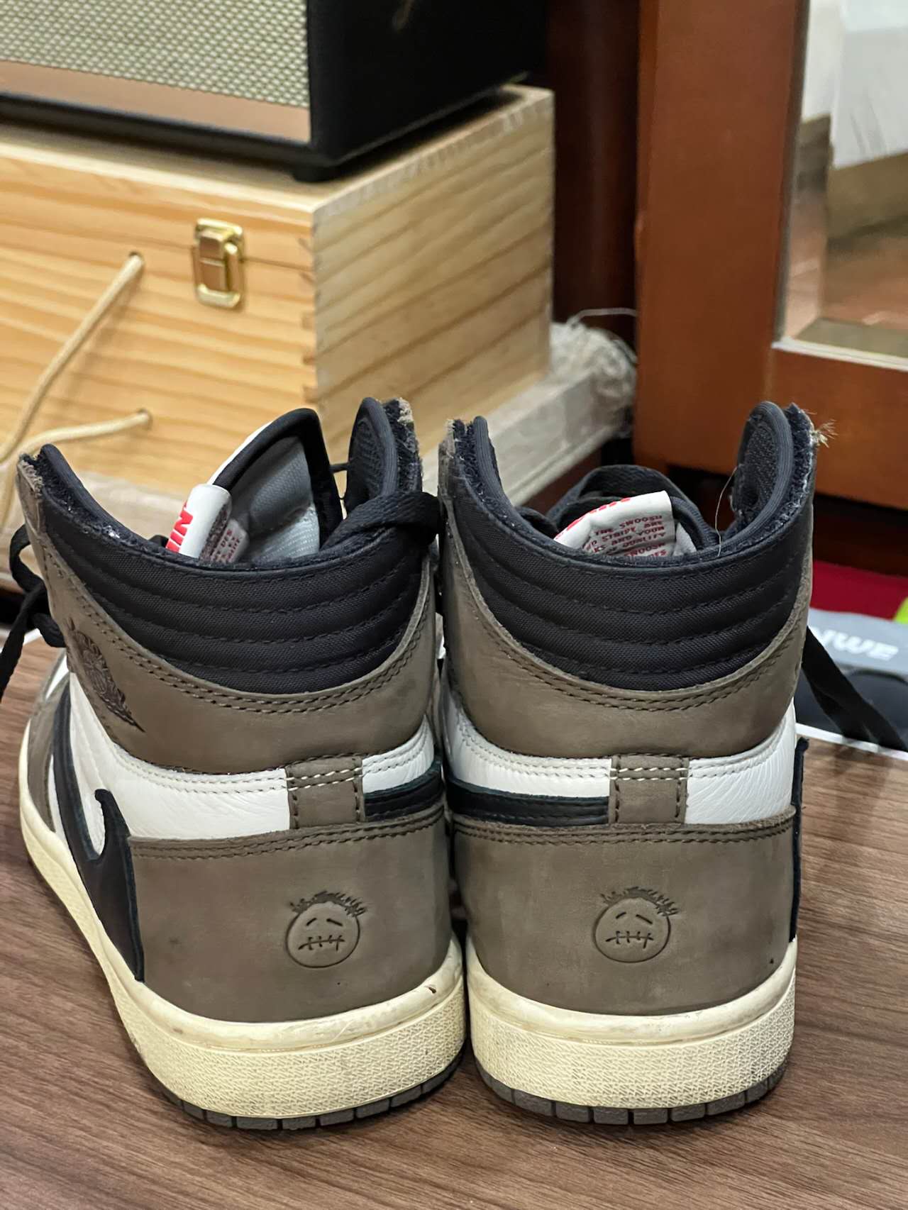 Air Jordan 1 Retro High OG SP Travis Scott Mocha CD4487-100 review Milan 01