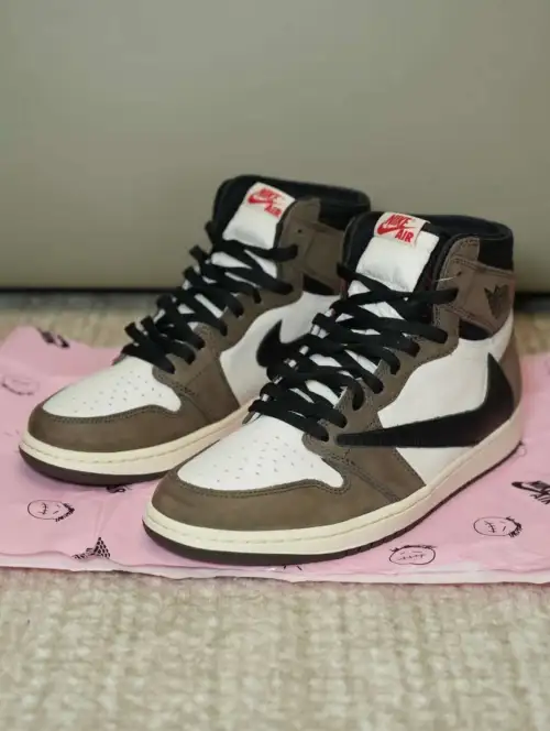Air Jordan 1 Retro High OG SP Travis Scott Mocha CD4487-100 review 