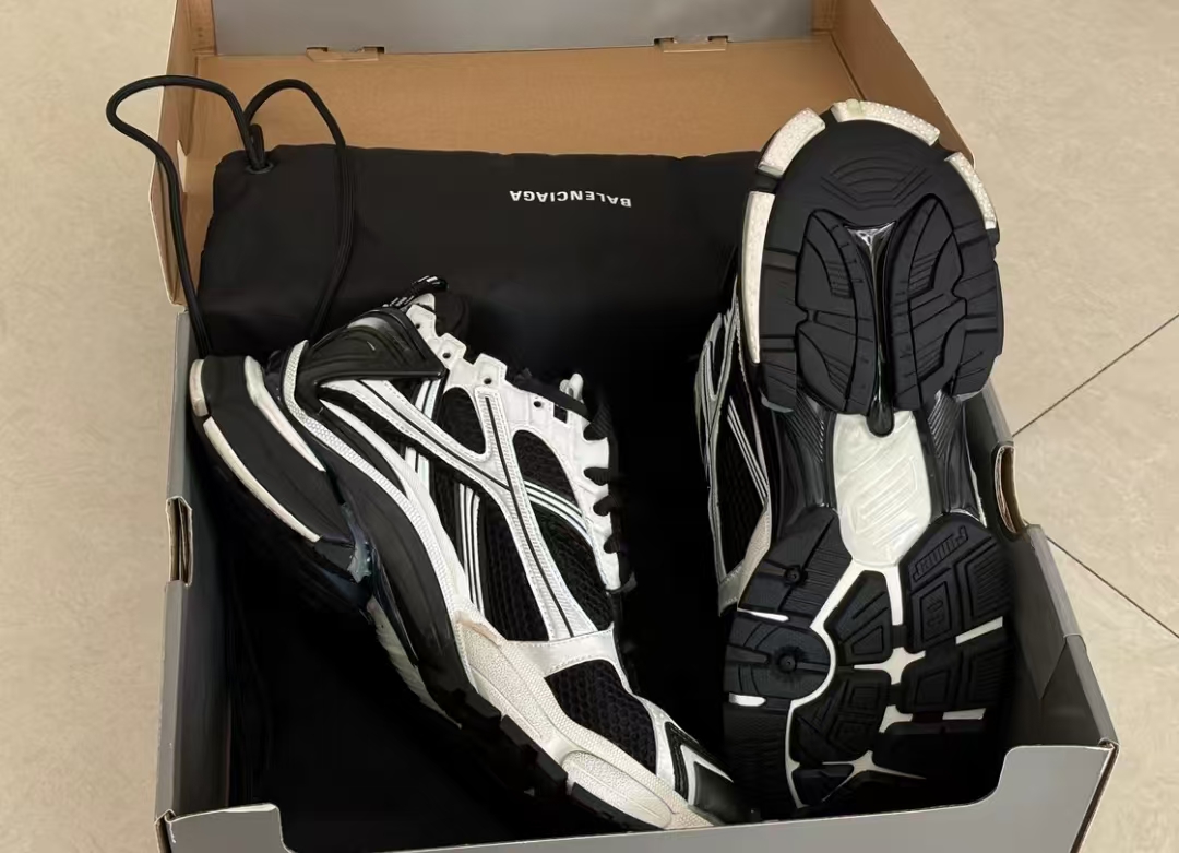 Balenciaga Runner Sneaker White--Black 772774 W3RMU 9010 review Bjdfg 03