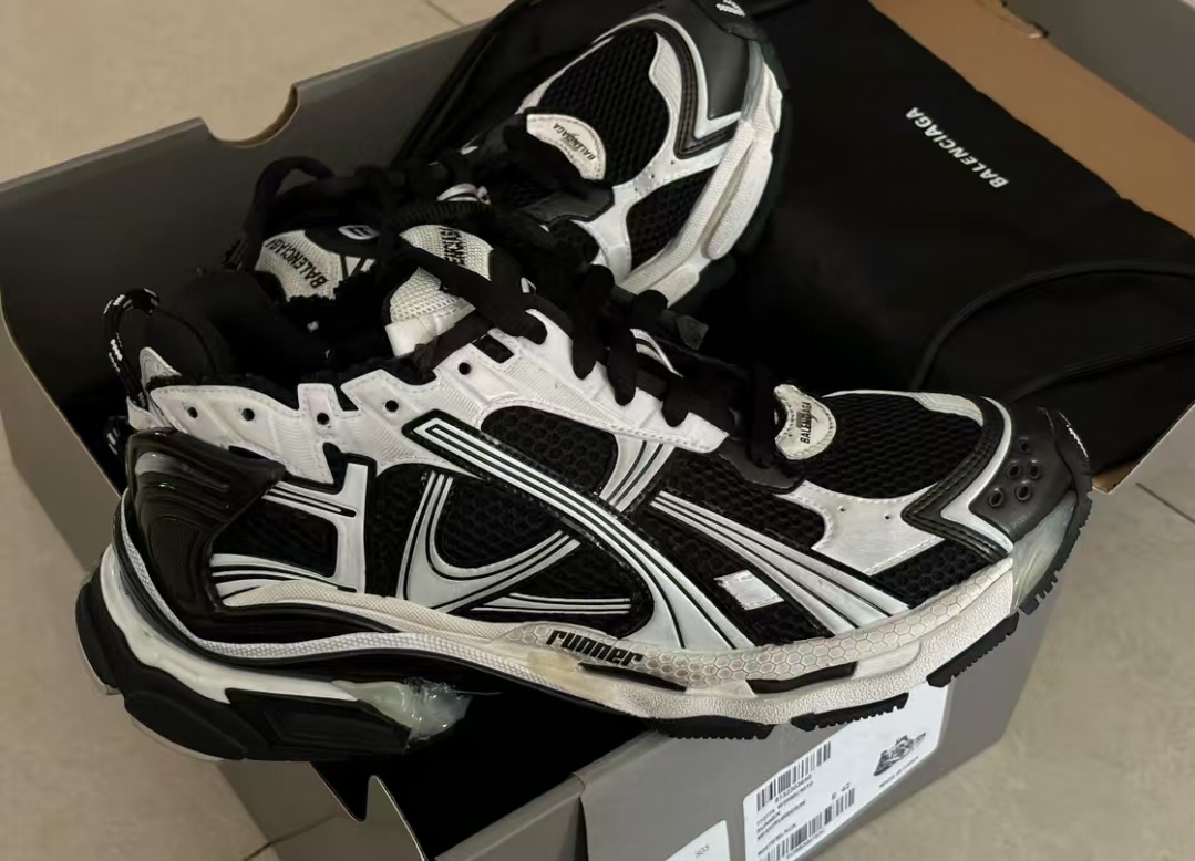 Balenciaga Runner Sneaker White--Black 772774 W3RMU 9010 review Bjdfg 01