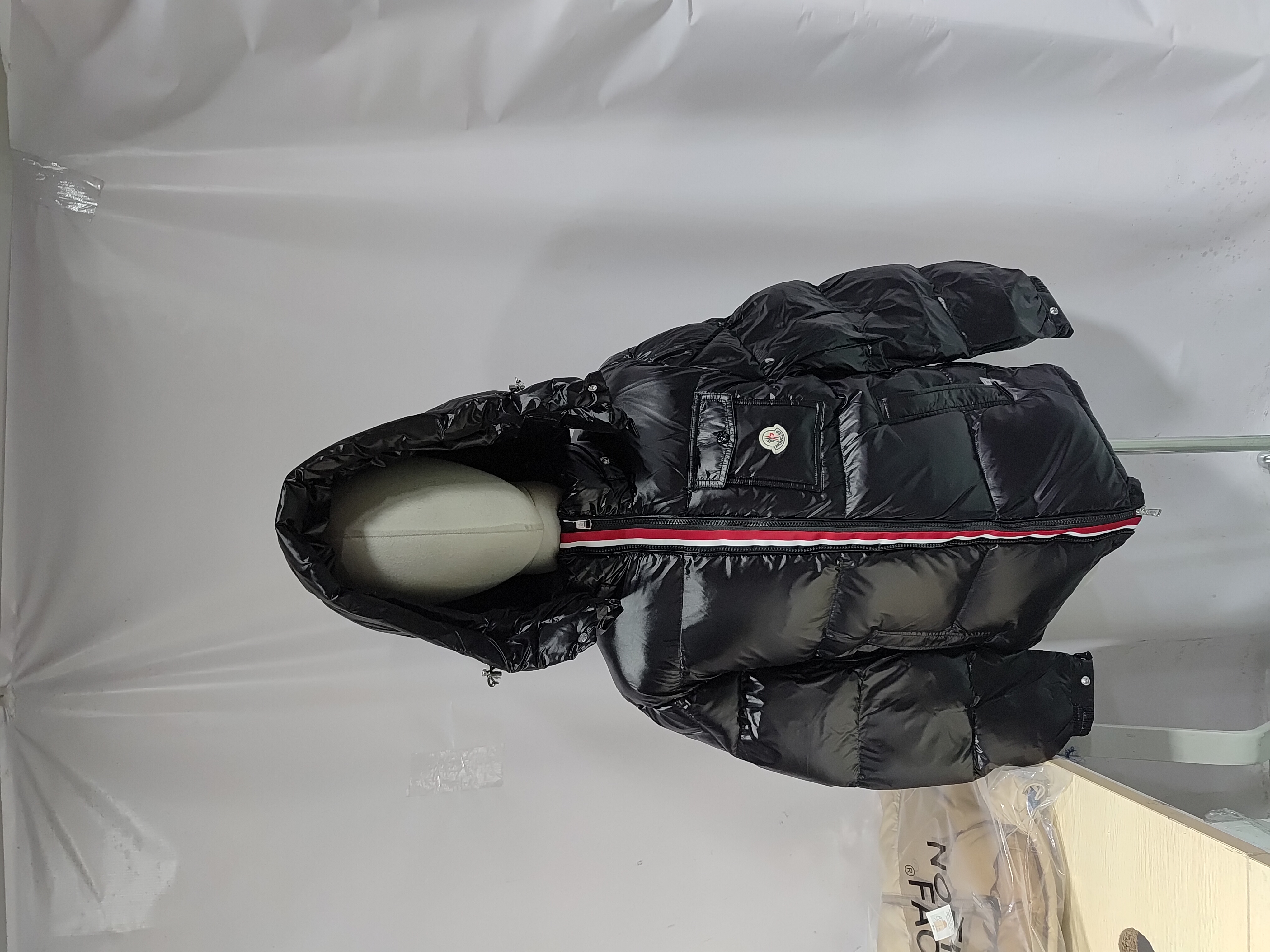 【FLASH SALE】OBO (NFC) Moncler Montbeliard Down Jacket review Obosneaker 00