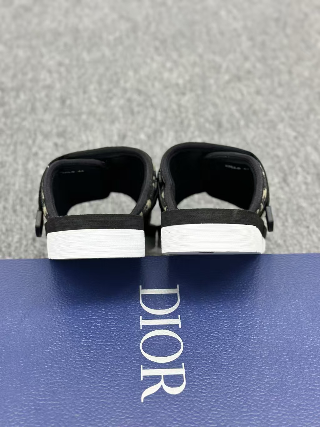 Dior Alpha Sandal Oblique 3SA081YXV_H961 review Kyle 02