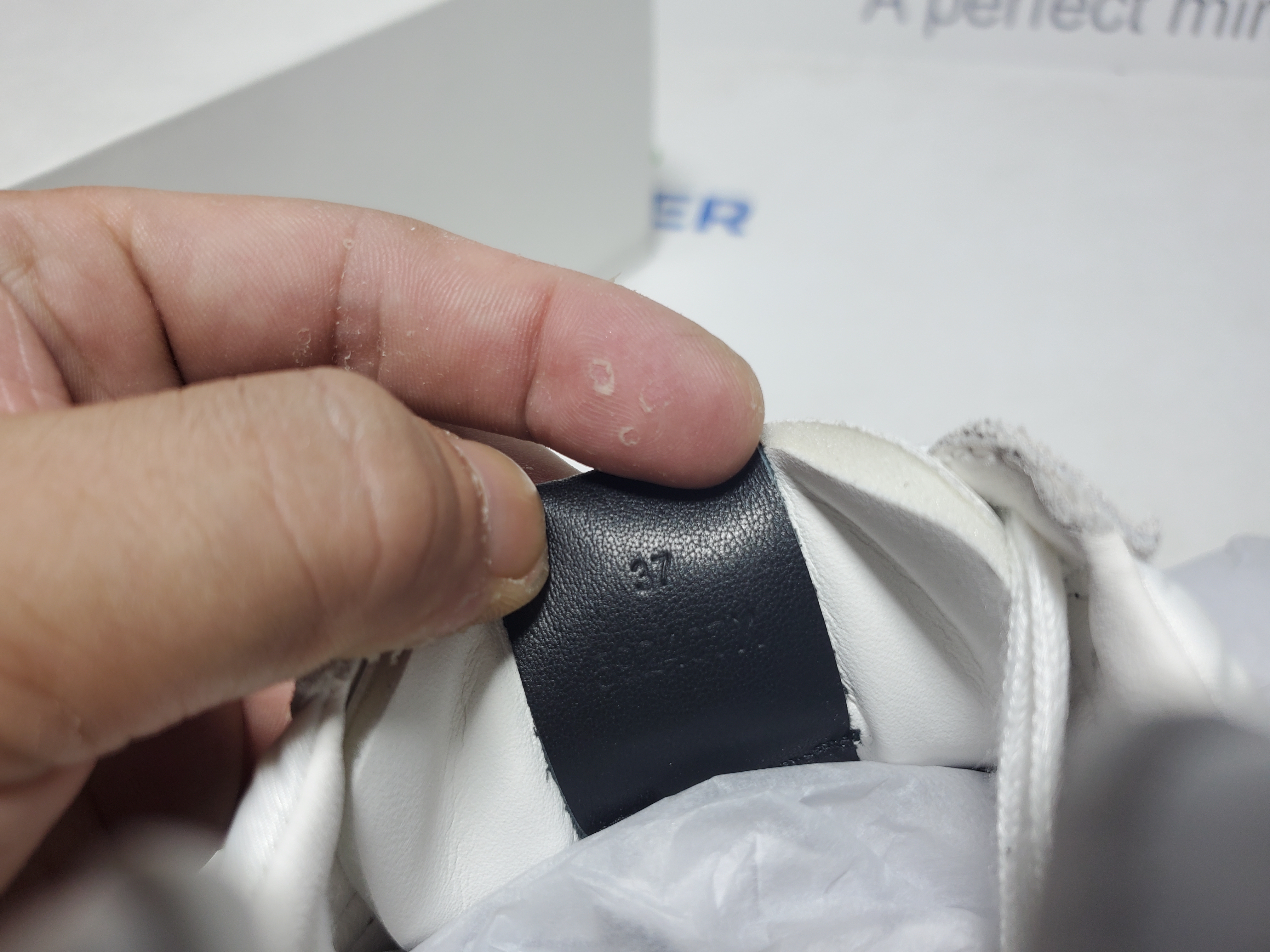 LOEWE Ballet Runner 2.0 White Black LLBR282X01-2101 review Obosneaker 01