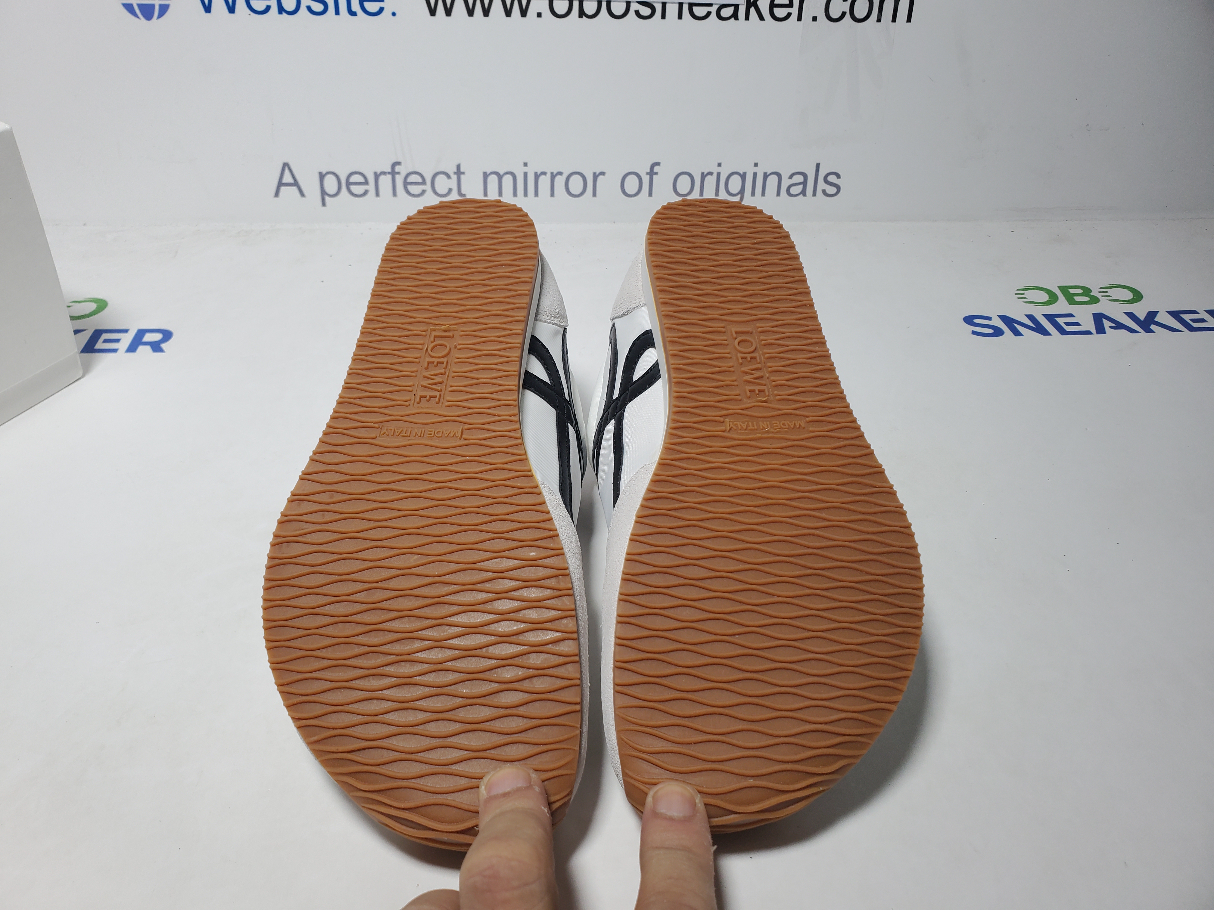 LOEWE Ballet Runner 2.0 White Black LLBR282X01-2101 review Obosneaker 02