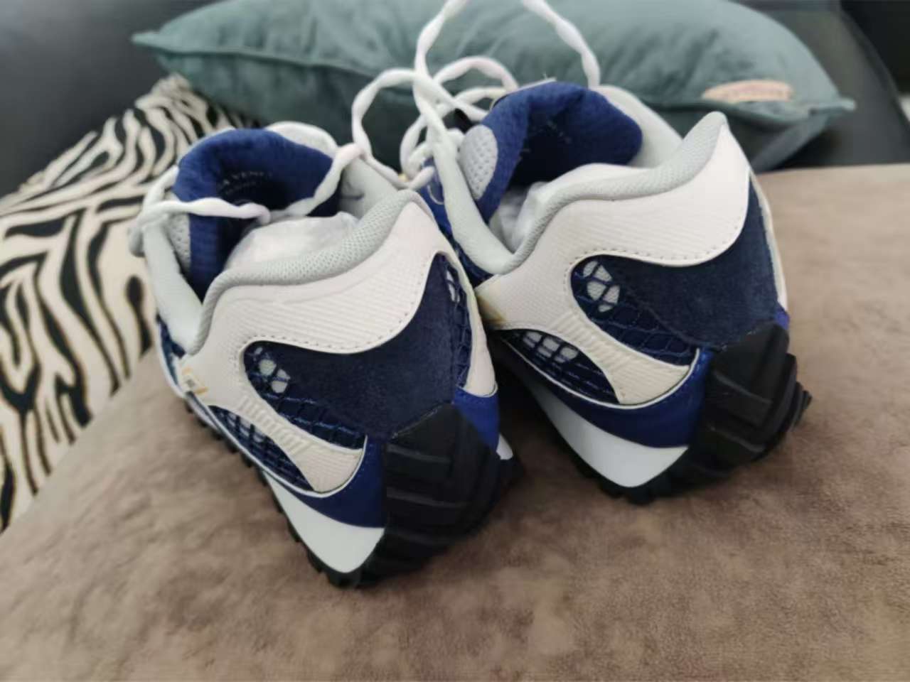 Bottega Veneta Orbit Blue White 816635V55B04058 review Cyril 03