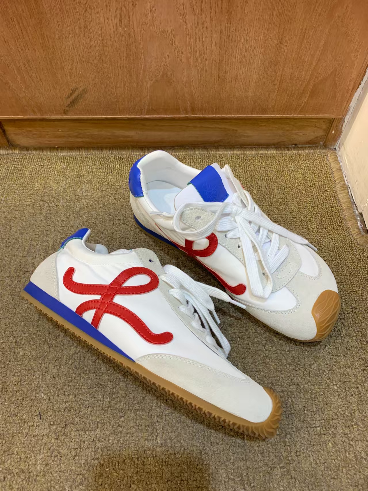 LOEWE Ballet Runner 2.0 White Red LLBR282X02-4868 review HOInjo 02