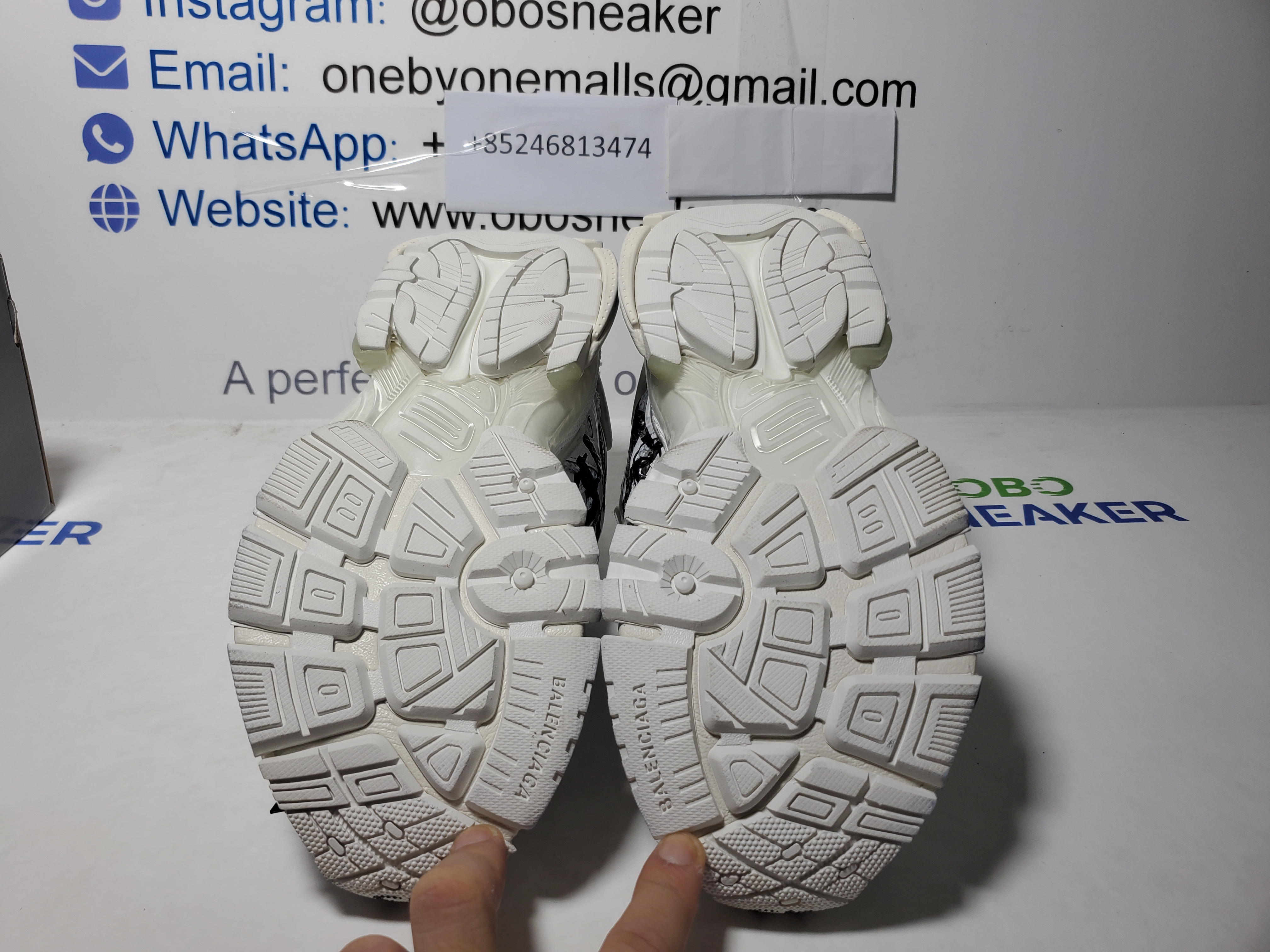 Balenciaga Runner White And Black Characters 677402 W3RBQ 9010 review Obosneaker 04