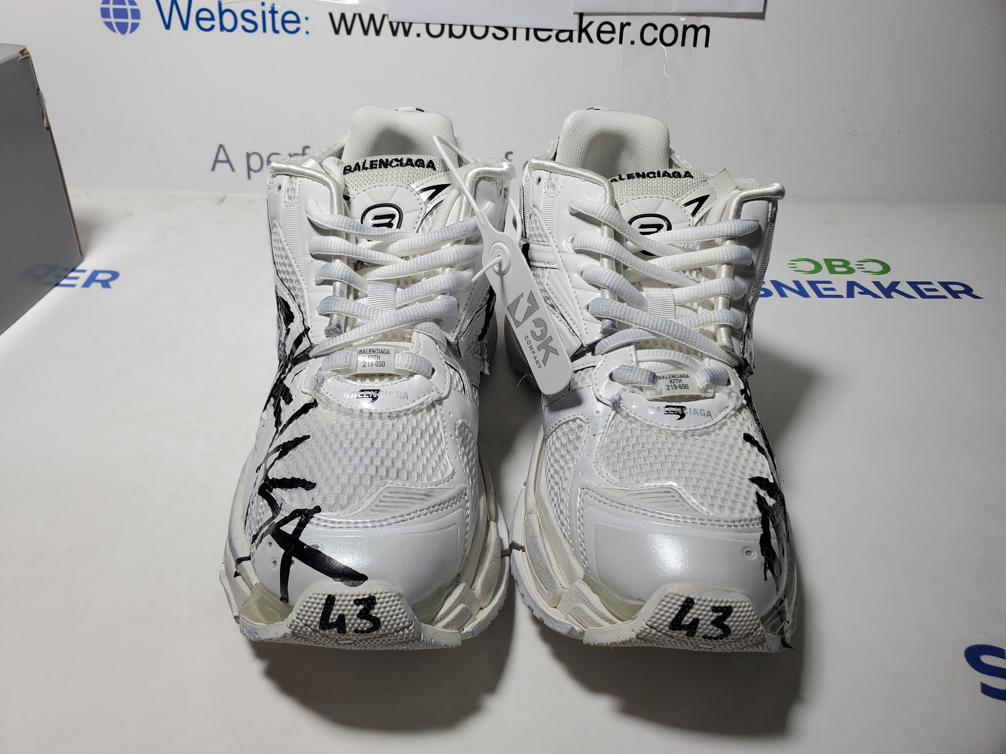 Balenciaga Runner White And Black Characters 677402 W3RBQ 9010 review Obosneaker 03