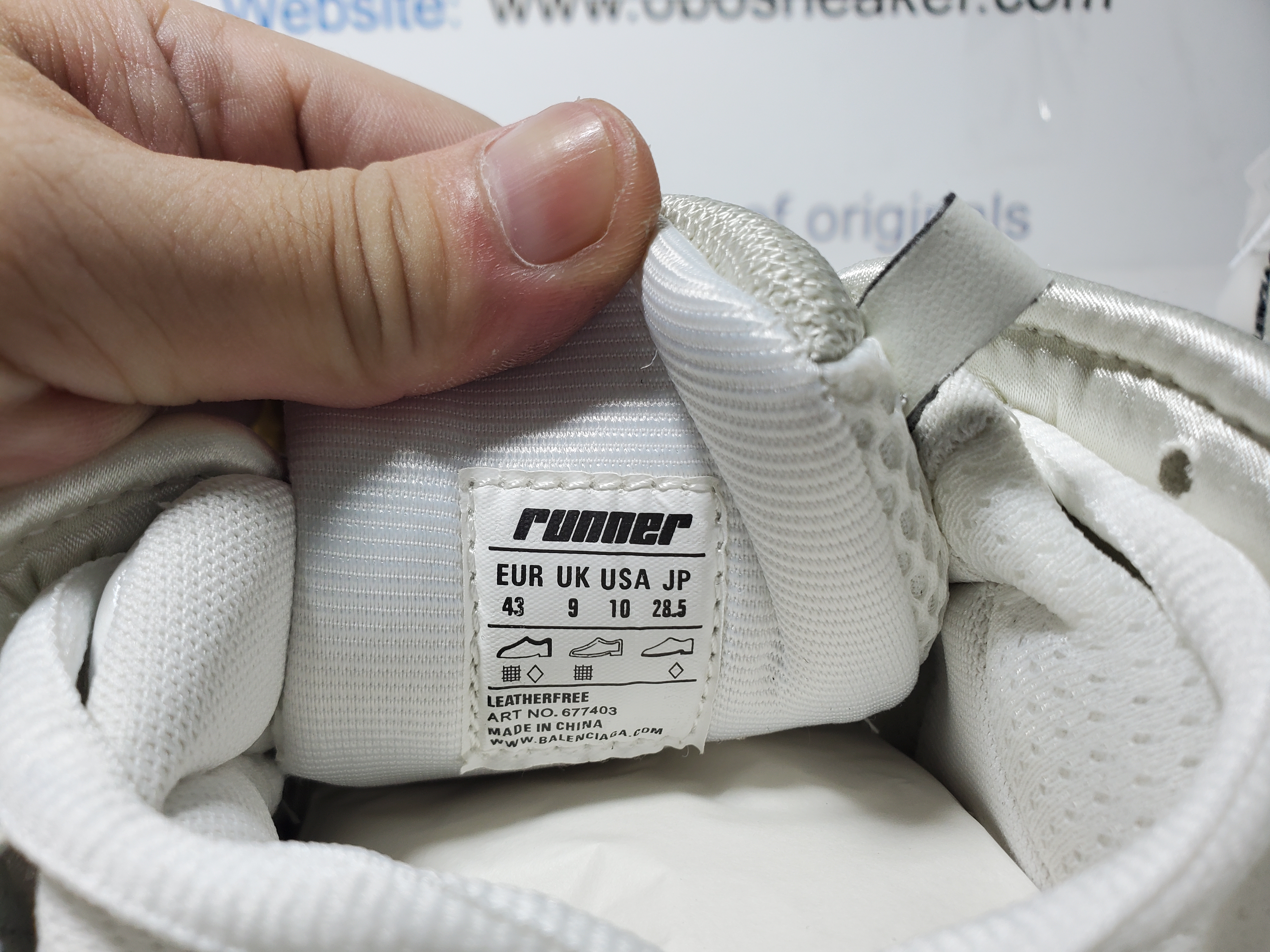 Balenciaga Runner White And Black Characters 677402 W3RBQ 9010 review Obosneaker 05