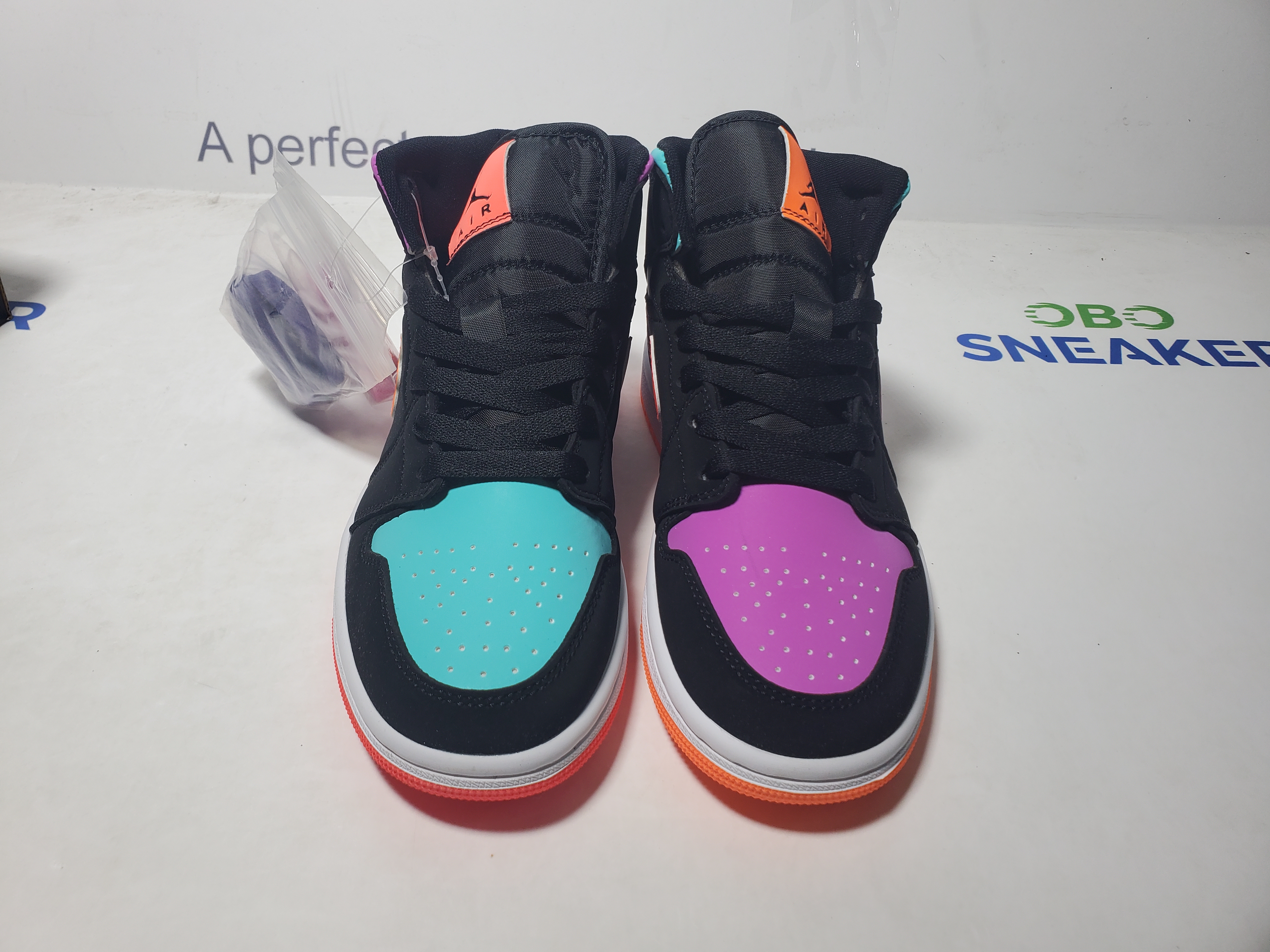 Air Jordan 1 Mid Multi-Color (GS) 554725-083 review Obosneaker 03