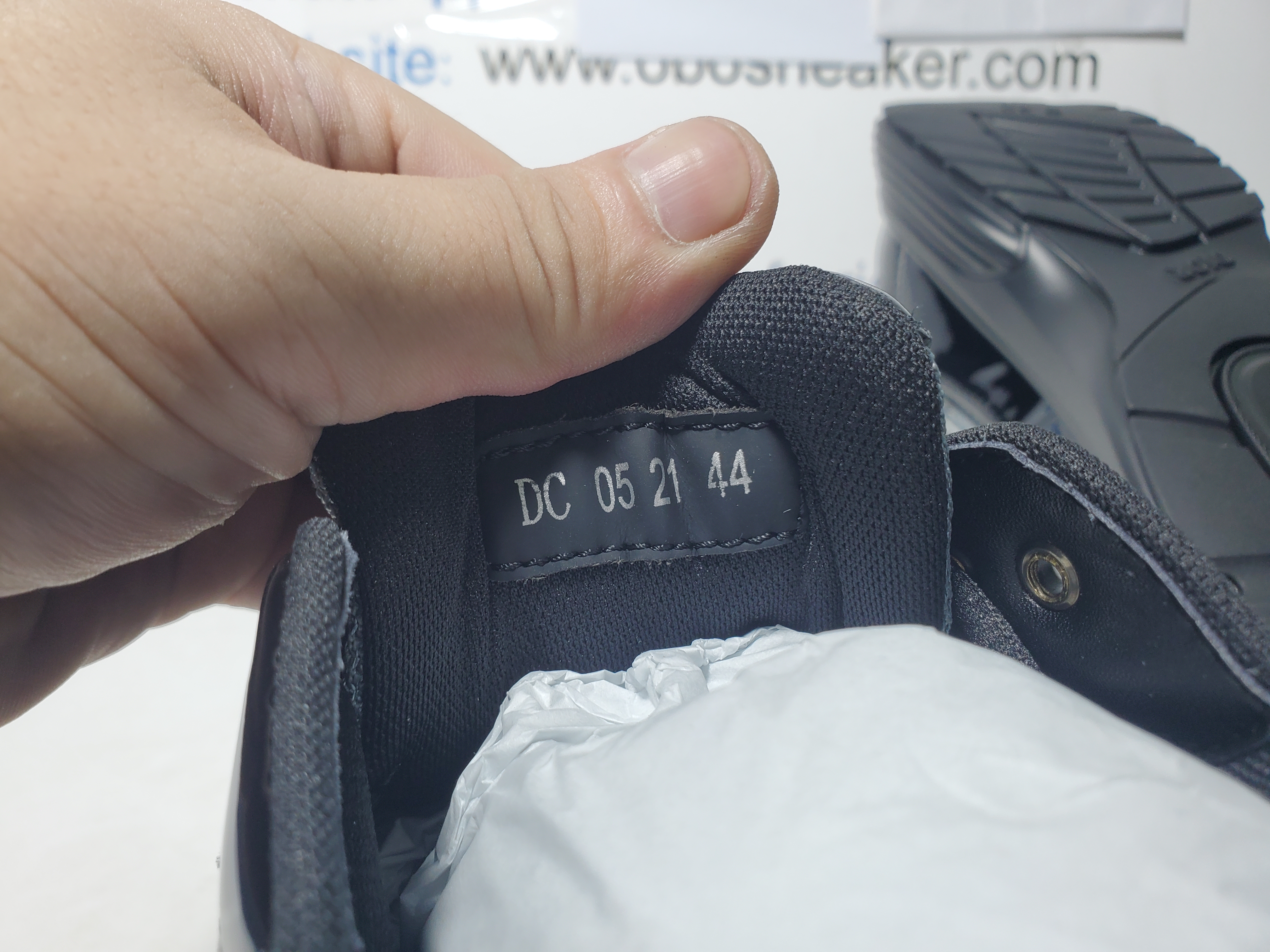 Dior B30 Round Head Logo Sneakers Patent Leather Gray review Obosneaker 05