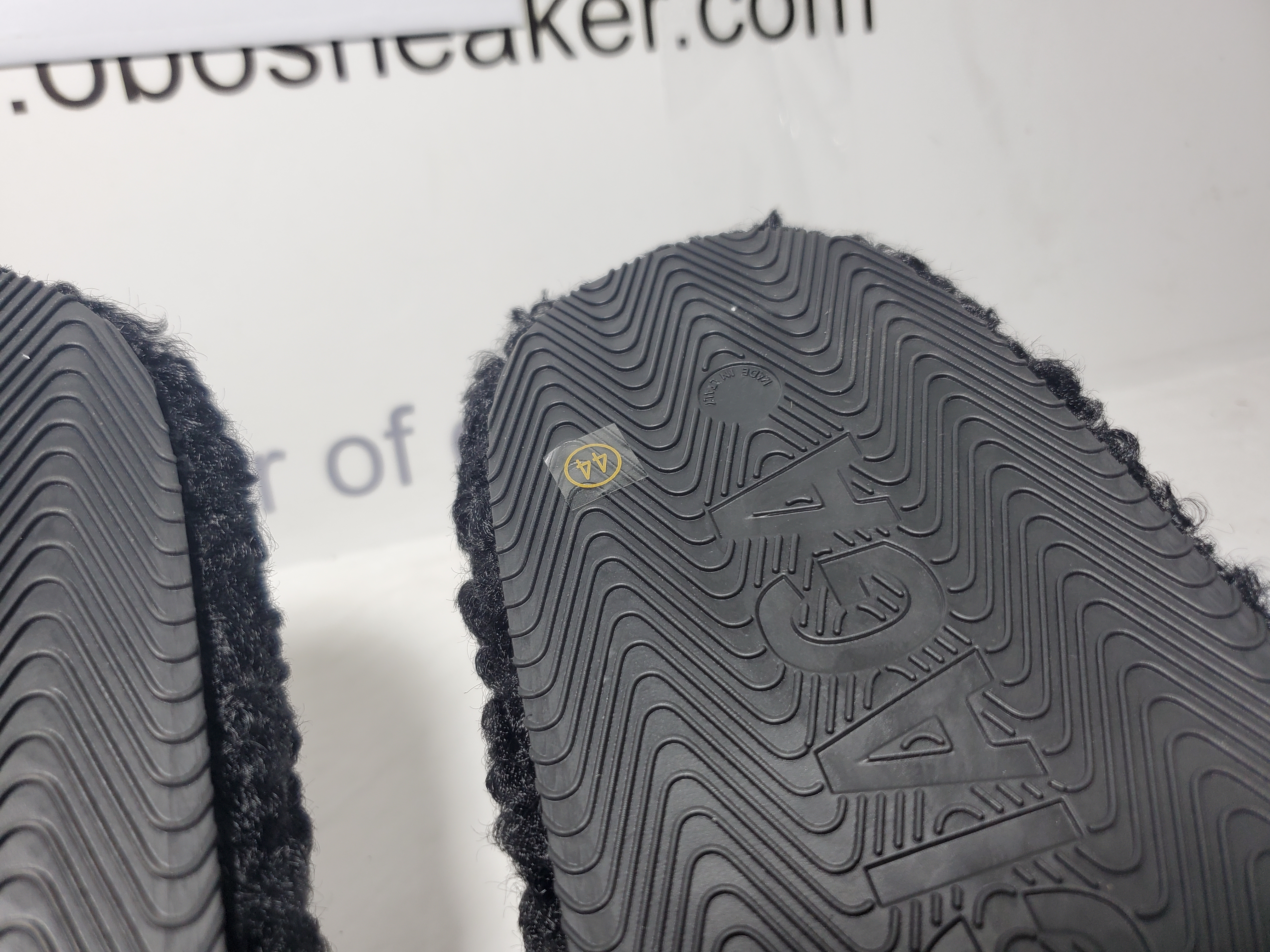 Balenciaga Furry Slide Coke Label Black review Obosneaker 05