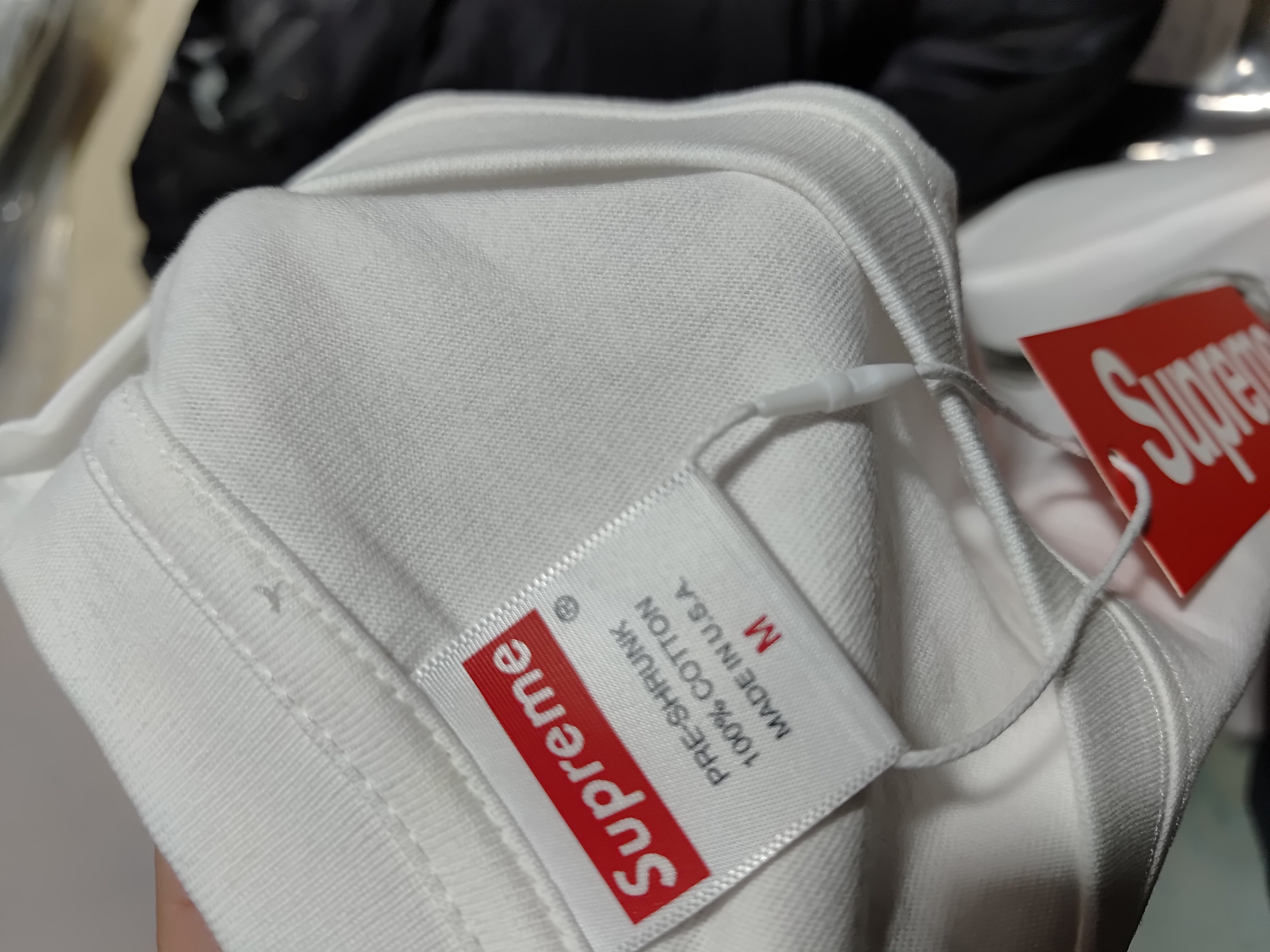  Supreme T-shirt B238 review Obosneaker 01