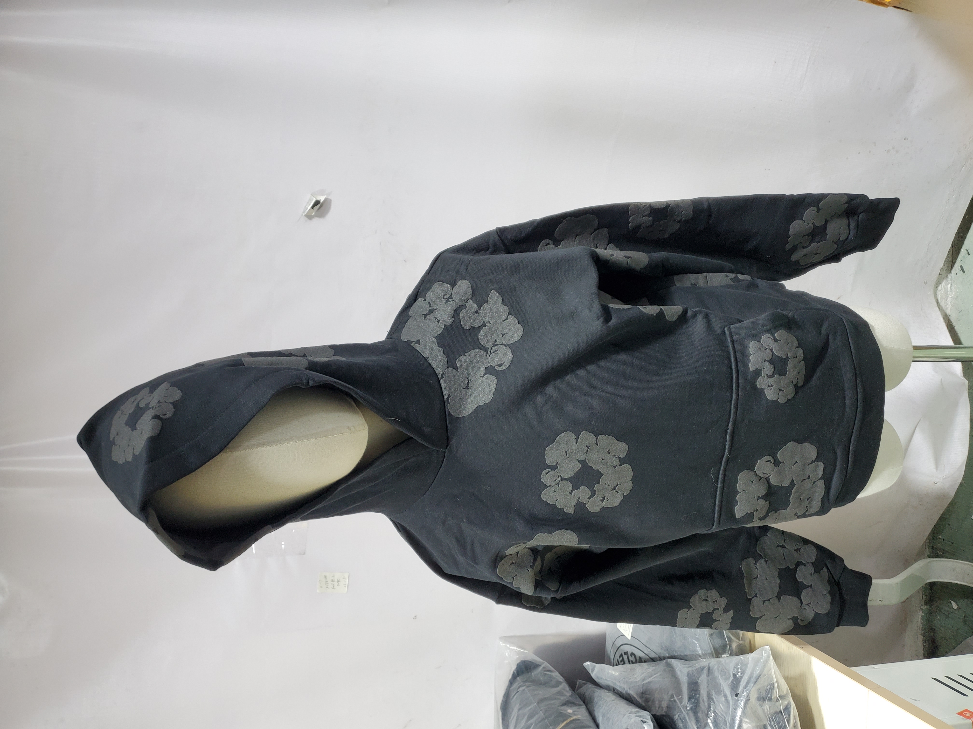 OBO Denim Tears Cotton Wreath Hoodie Black Monochrome review Obosneaker 00