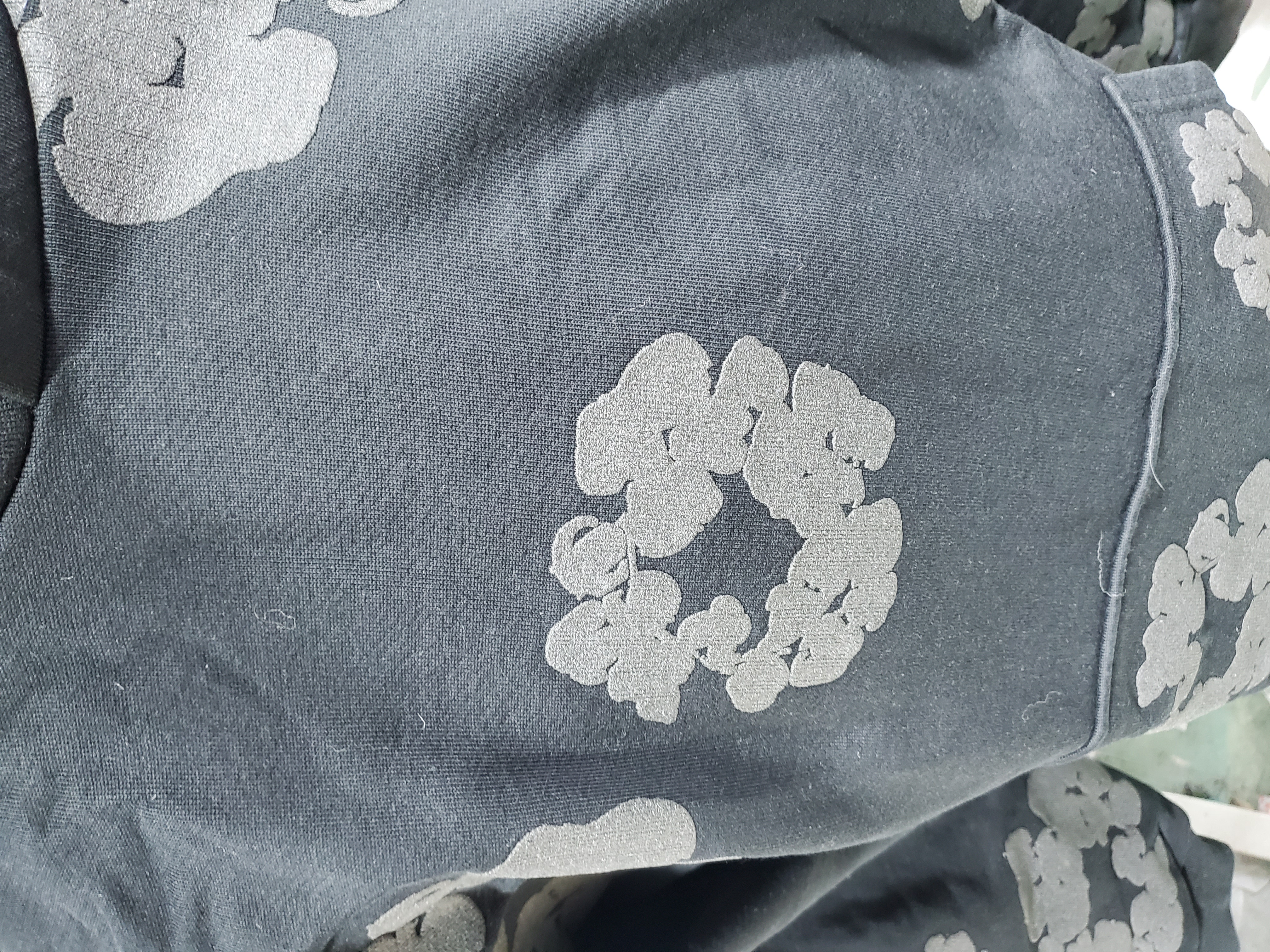 OBO Denim Tears Cotton Wreath Hoodie Black Monochrome review Obosneaker 02