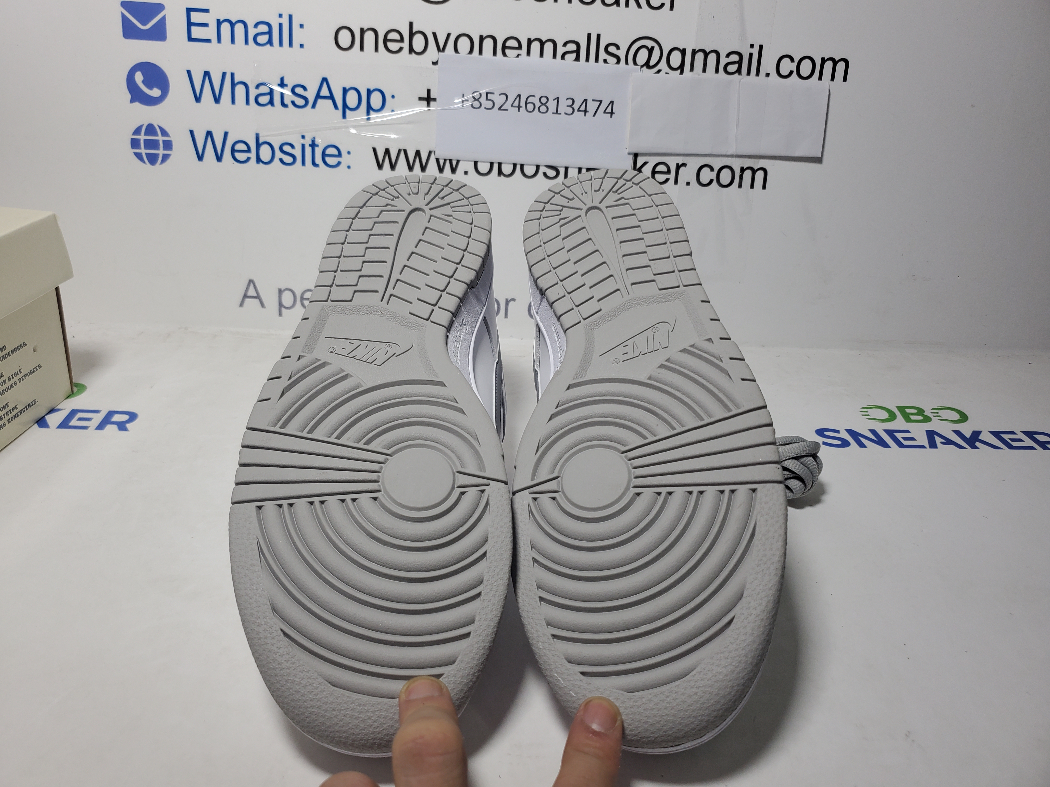 Nike Supreme x Dunk Low SB White Metallic Silver HQ8487-100  review Obosneaker 04