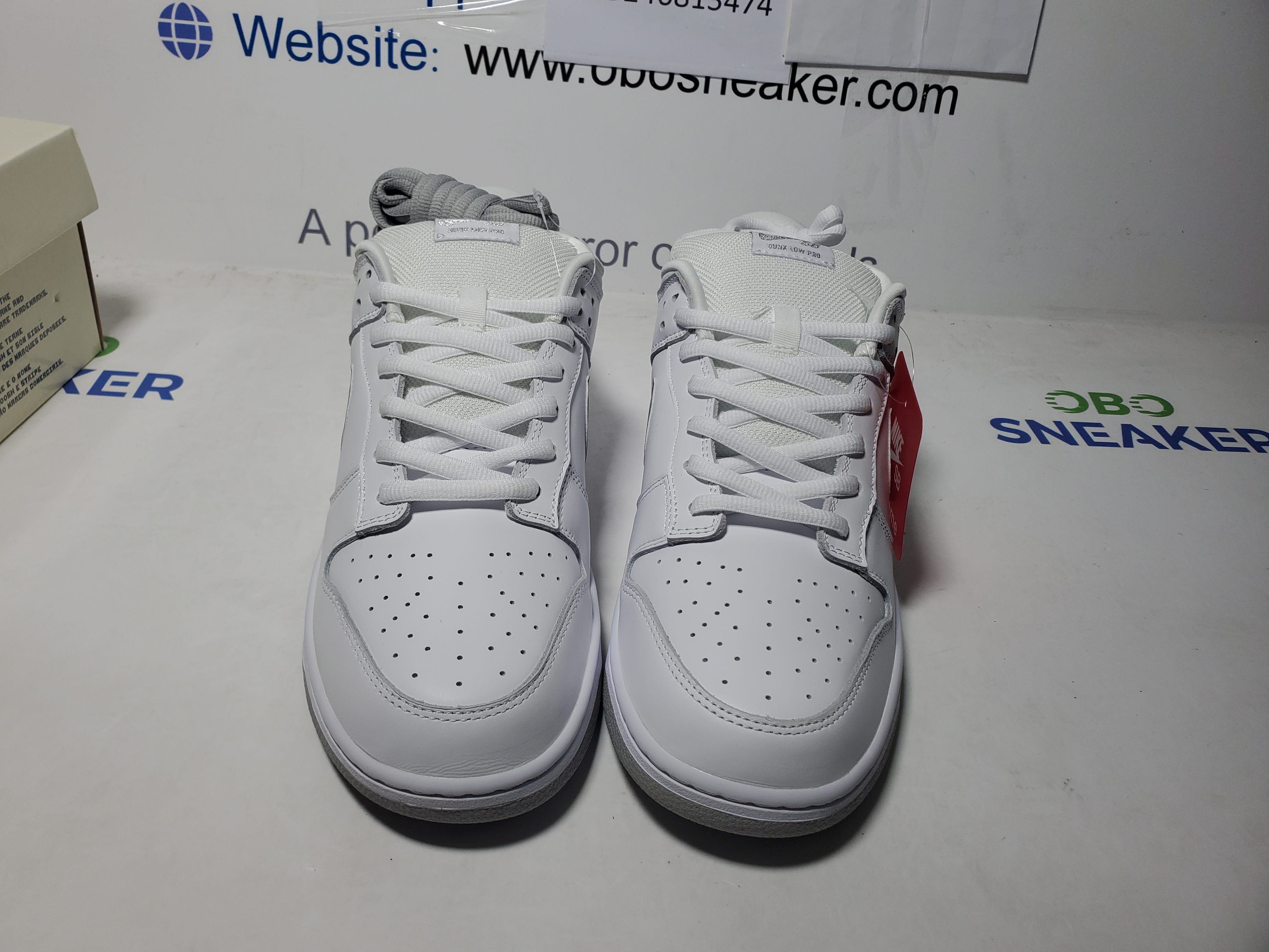Nike Supreme x Dunk Low SB White Metallic Silver HQ8487-100  review Obosneaker 03