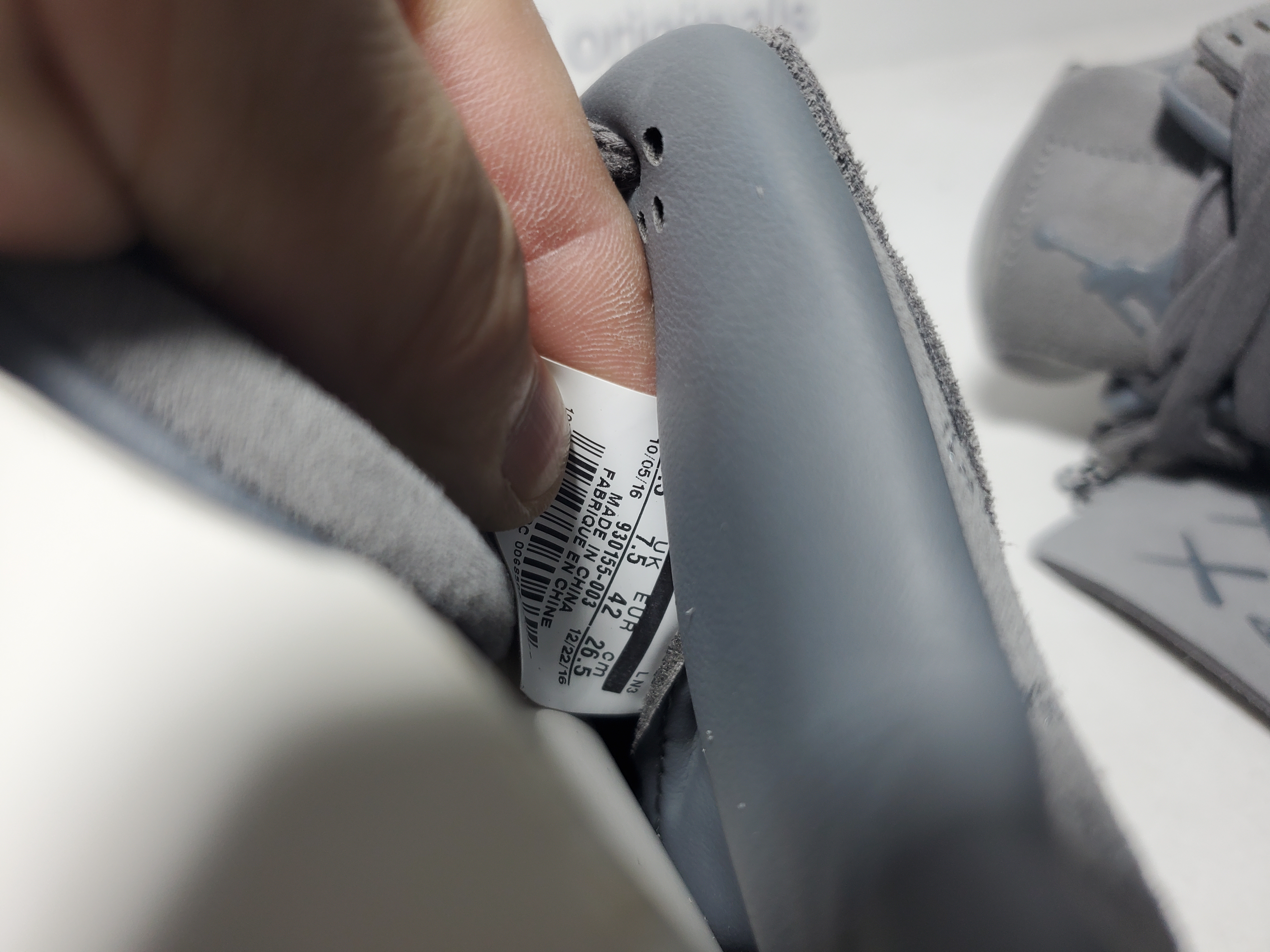 Air Jordan 4 Retro Kaws 930155-003  review Obosneaker 05