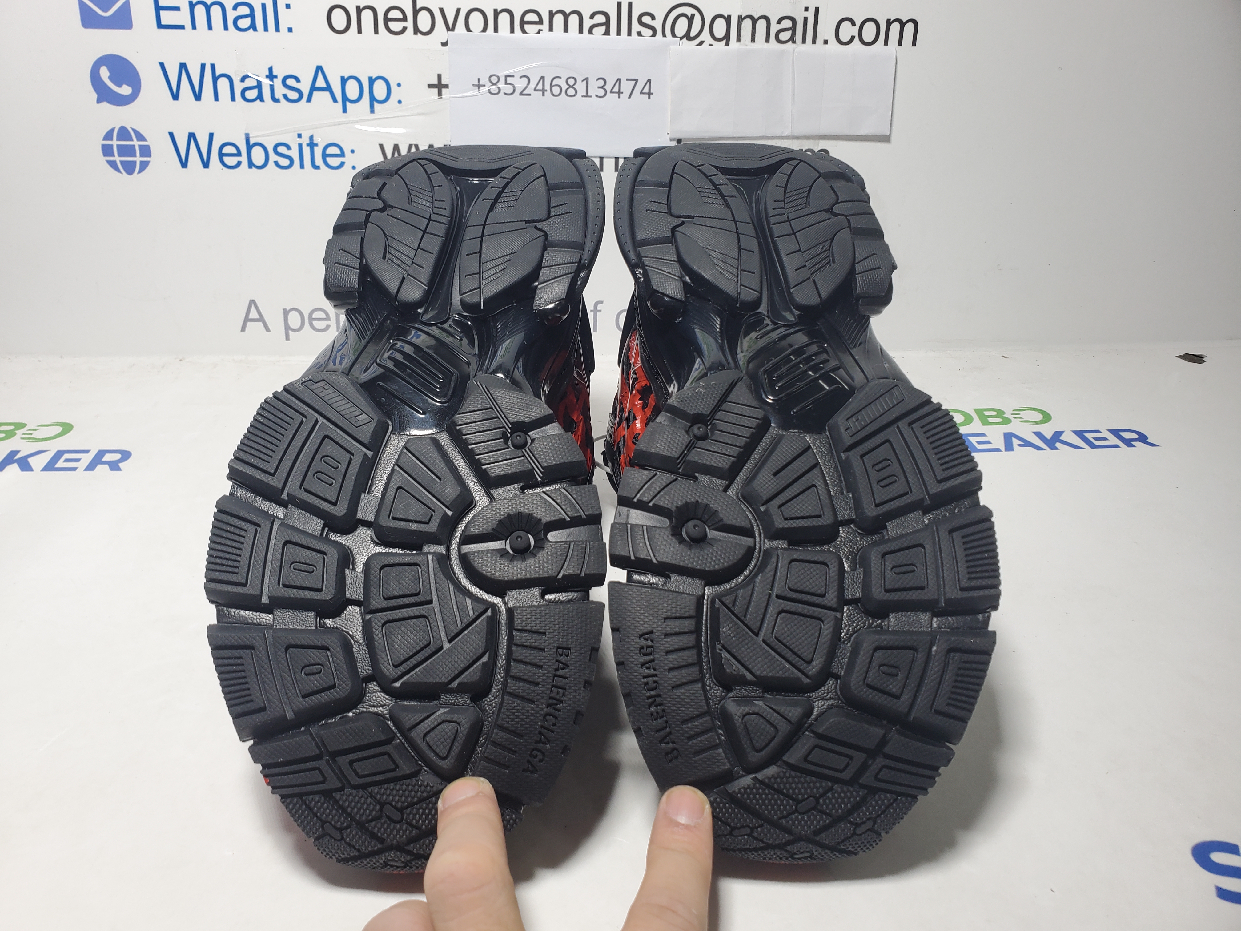 Balenciaga Runner Black And Red Characters 677402 W3RB1 0102 review Obosneaker 04