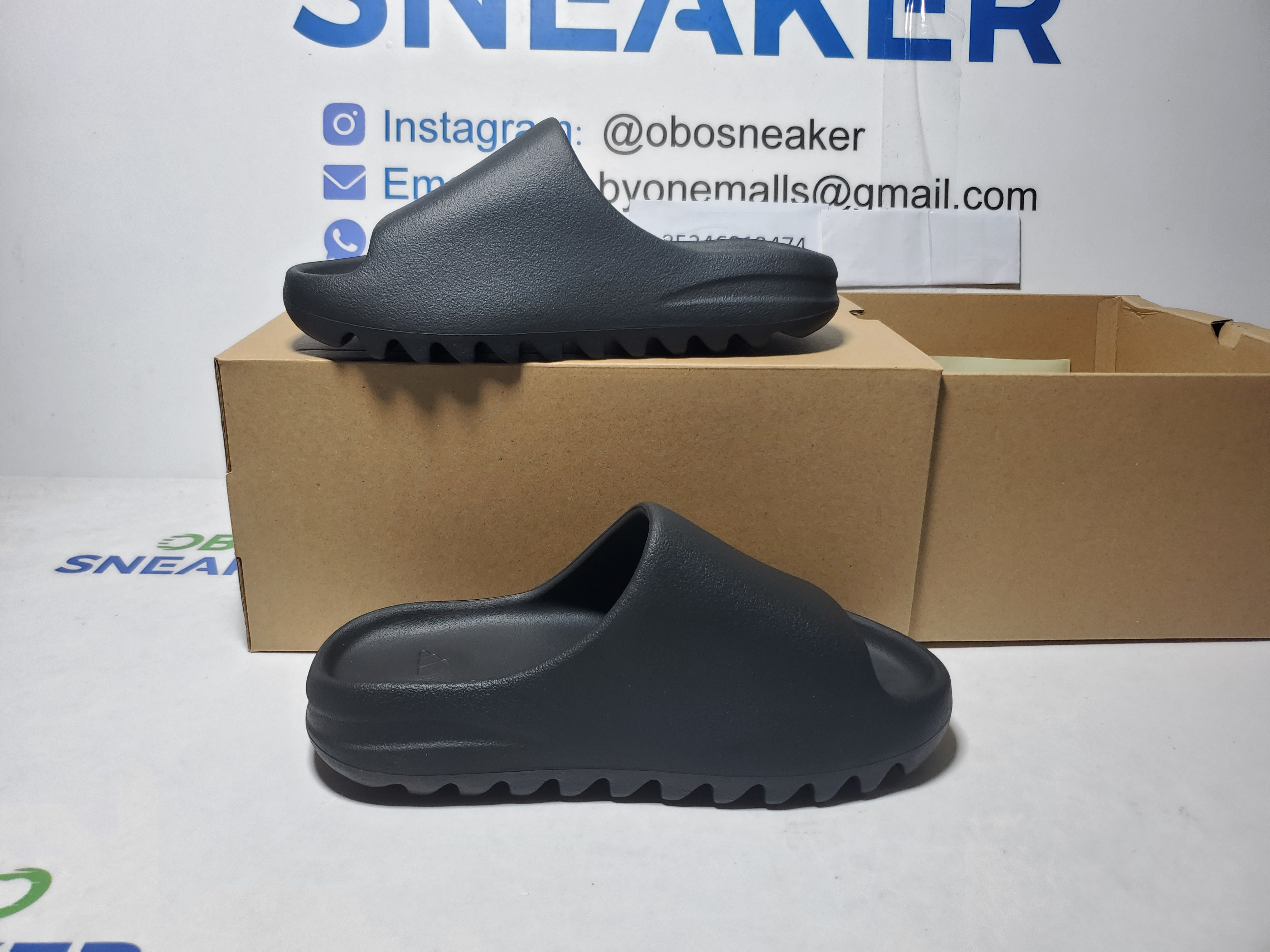 Adidas Yeezy Slide Onyx (2022/2023) HQ6448 review Obosneaker 01