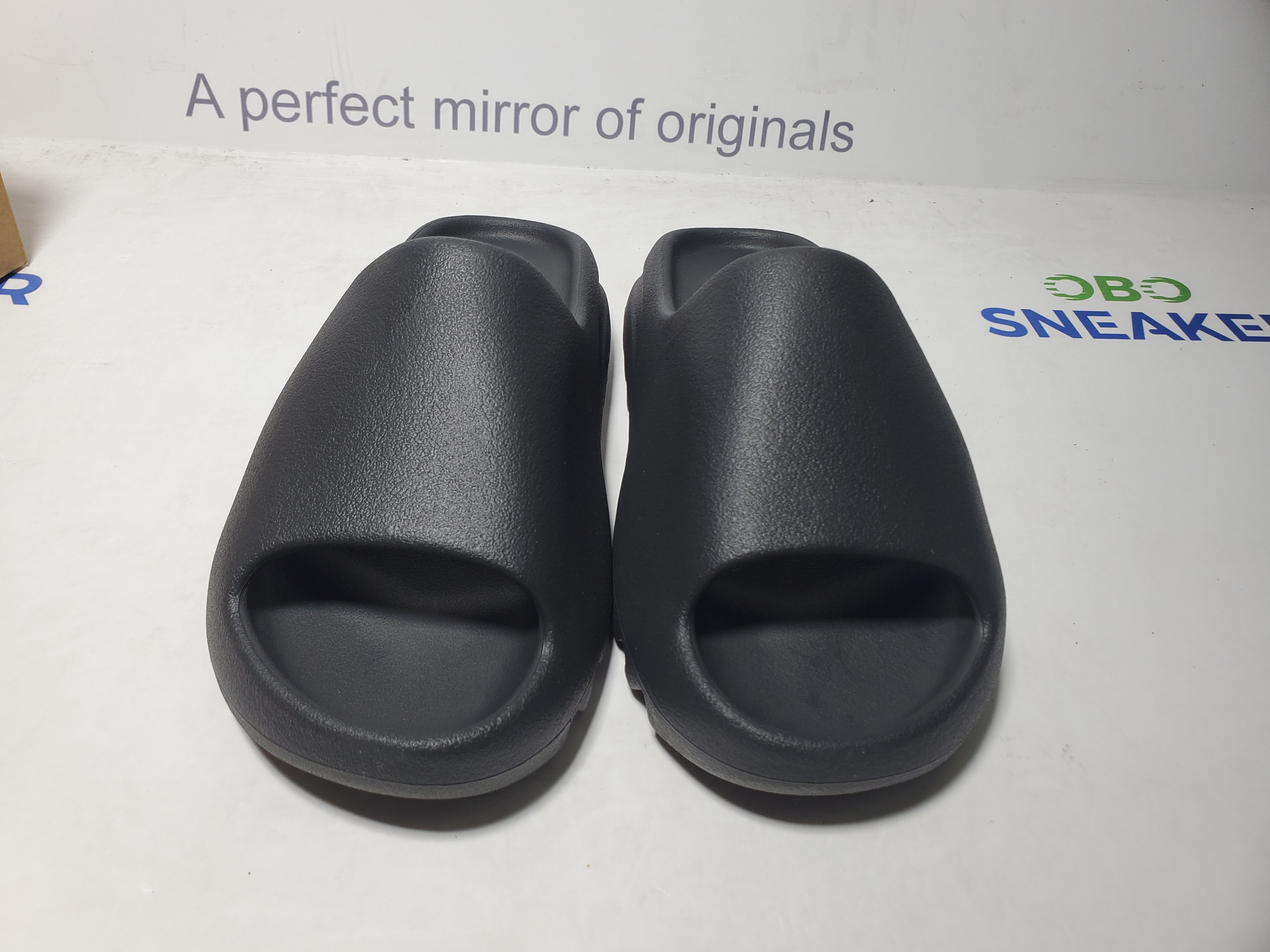 Adidas Yeezy Slide Onyx (2022/2023) HQ6448 review Obosneaker 03
