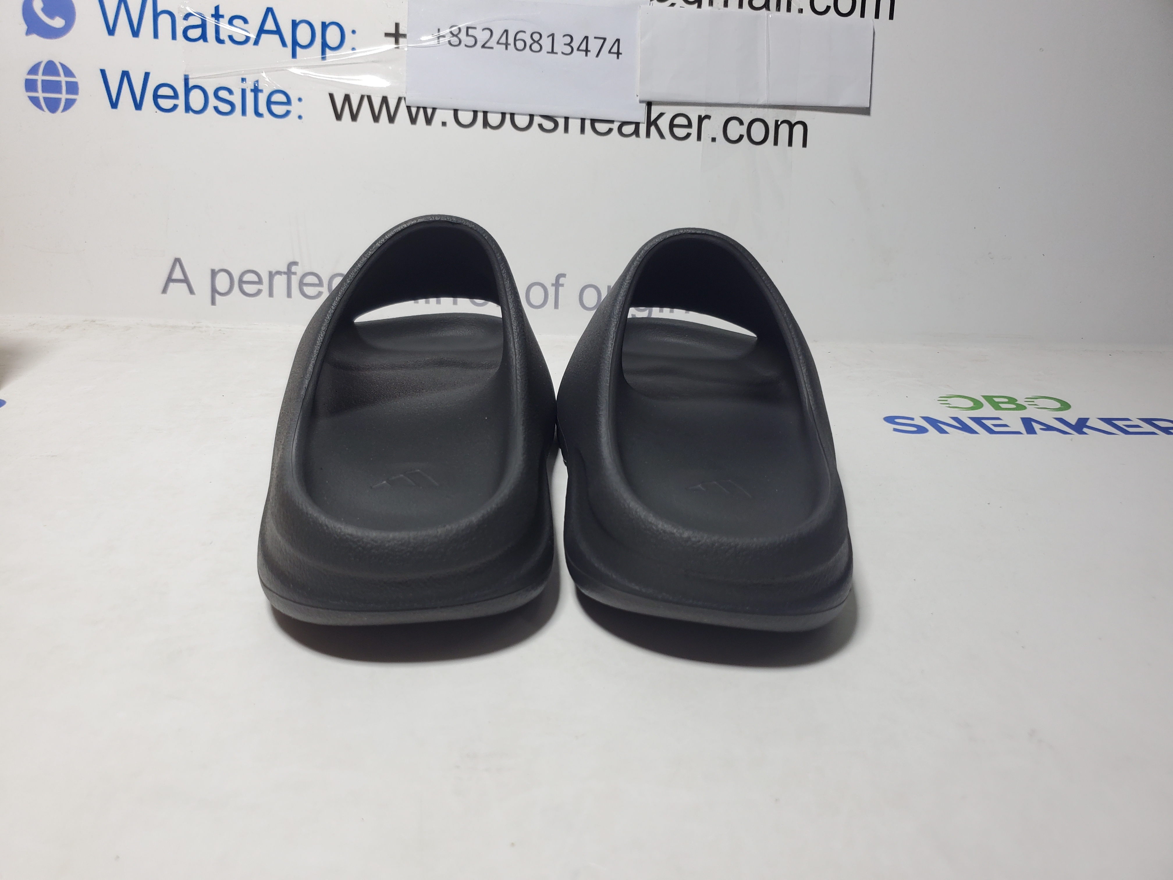 Adidas Yeezy Slide Onyx (2022/2023) HQ6448 review Obosneaker 02