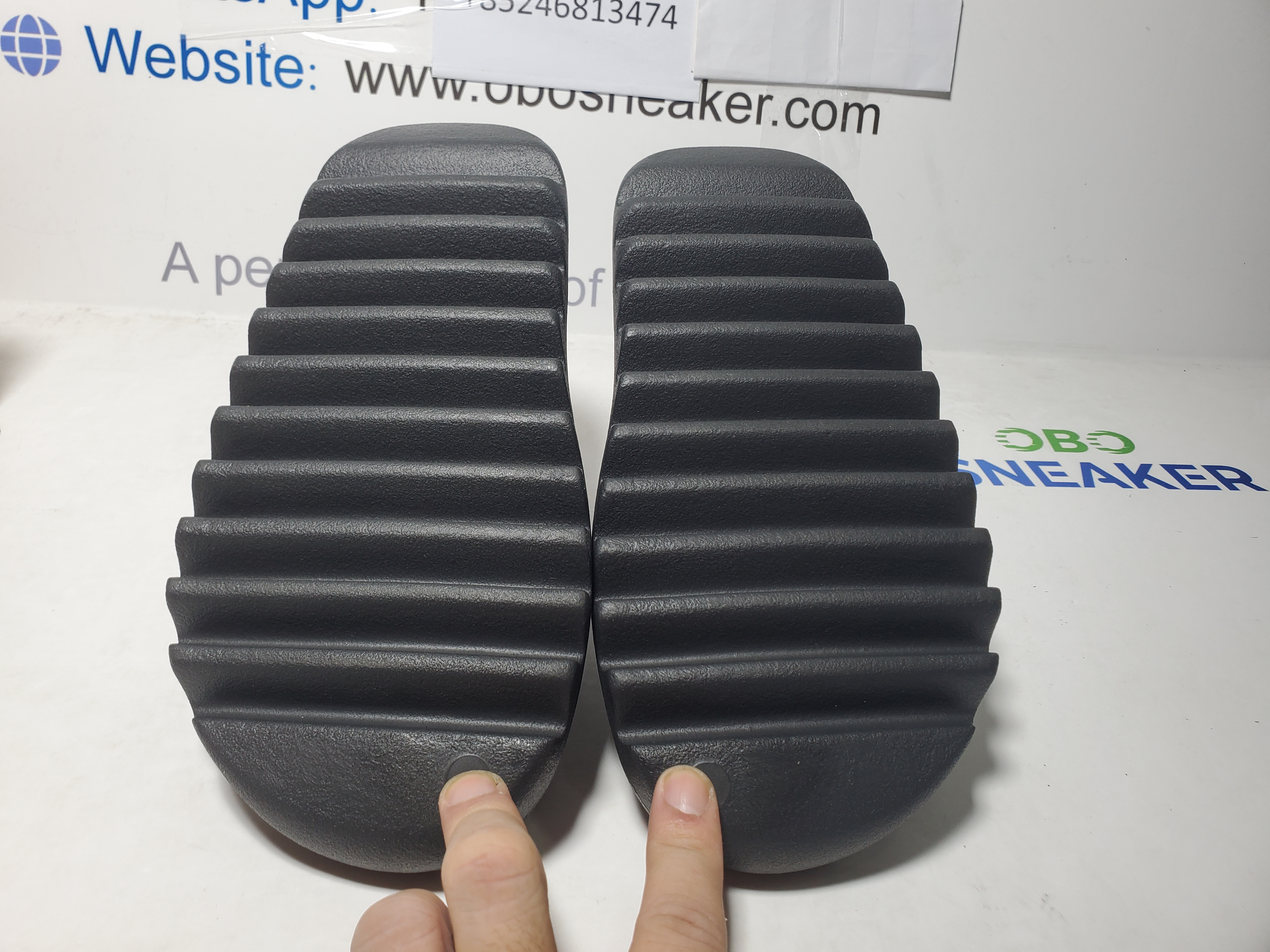 Adidas Yeezy Slide Onyx (2022/2023) HQ6448 review Obosneaker 04