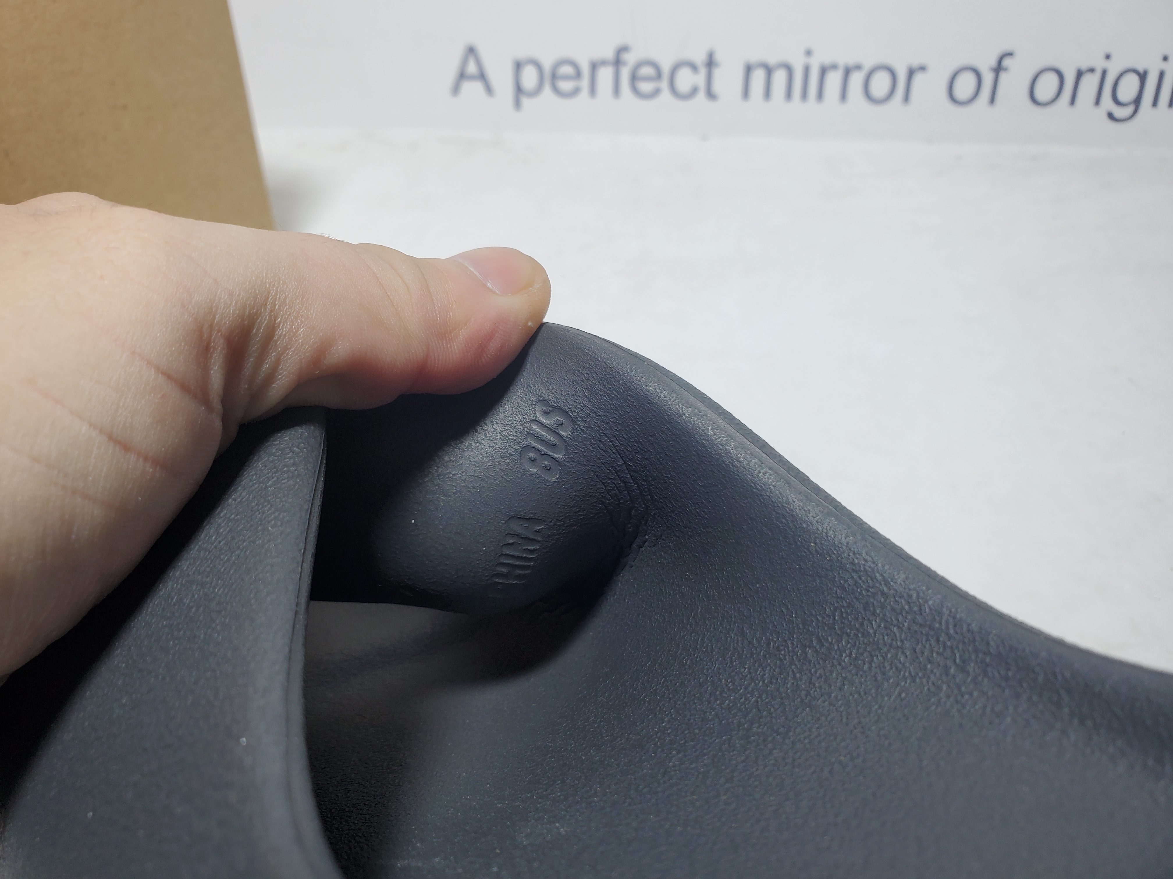 Adidas Yeezy Slide Onyx (2022/2023) HQ6448 review Obosneaker 05