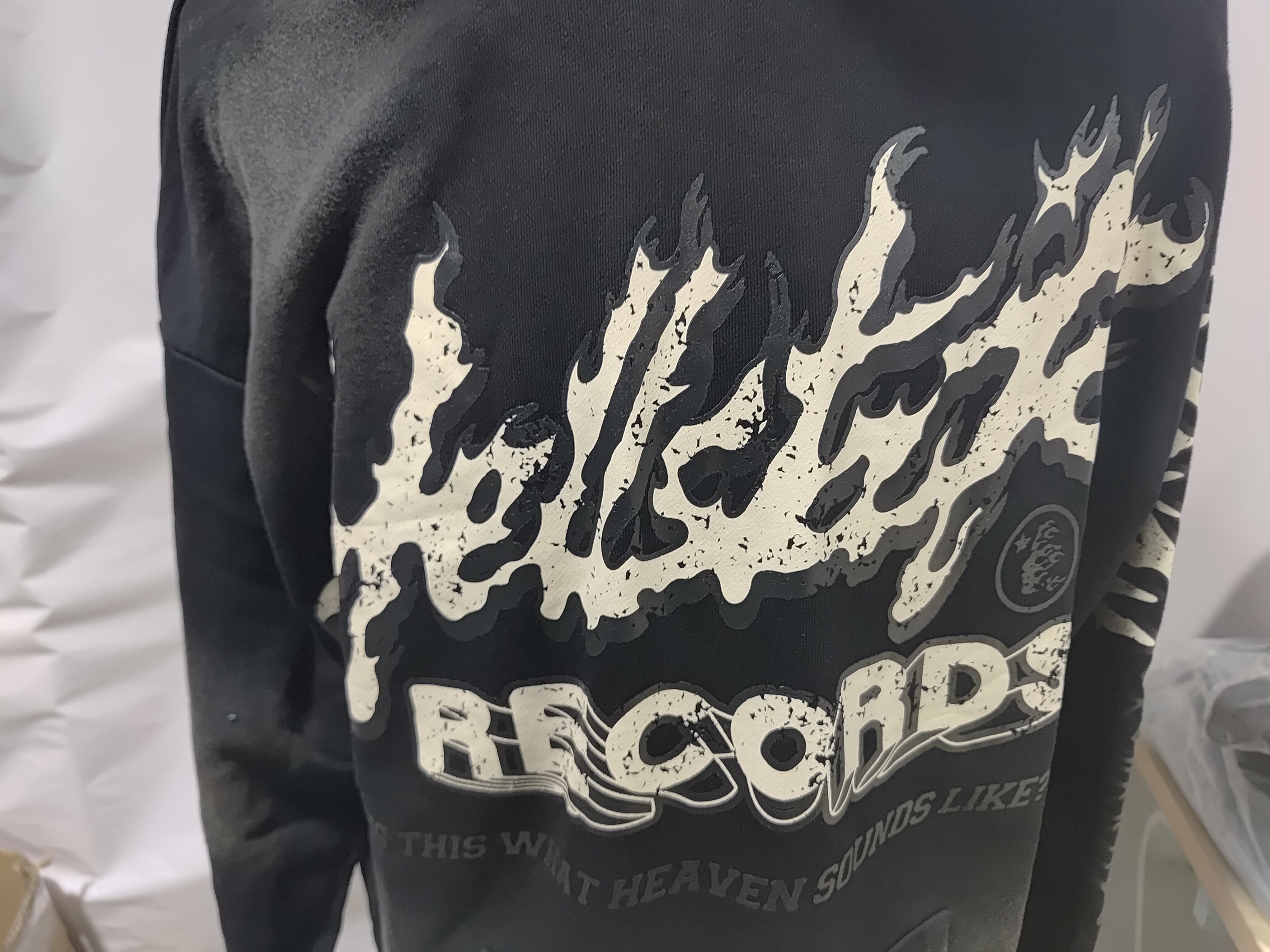 【FLASH SALE】Hellstar Hell Red Flare star Retro washed distressed Print Hoodie #2030 Black/Red review Obosneaker 02