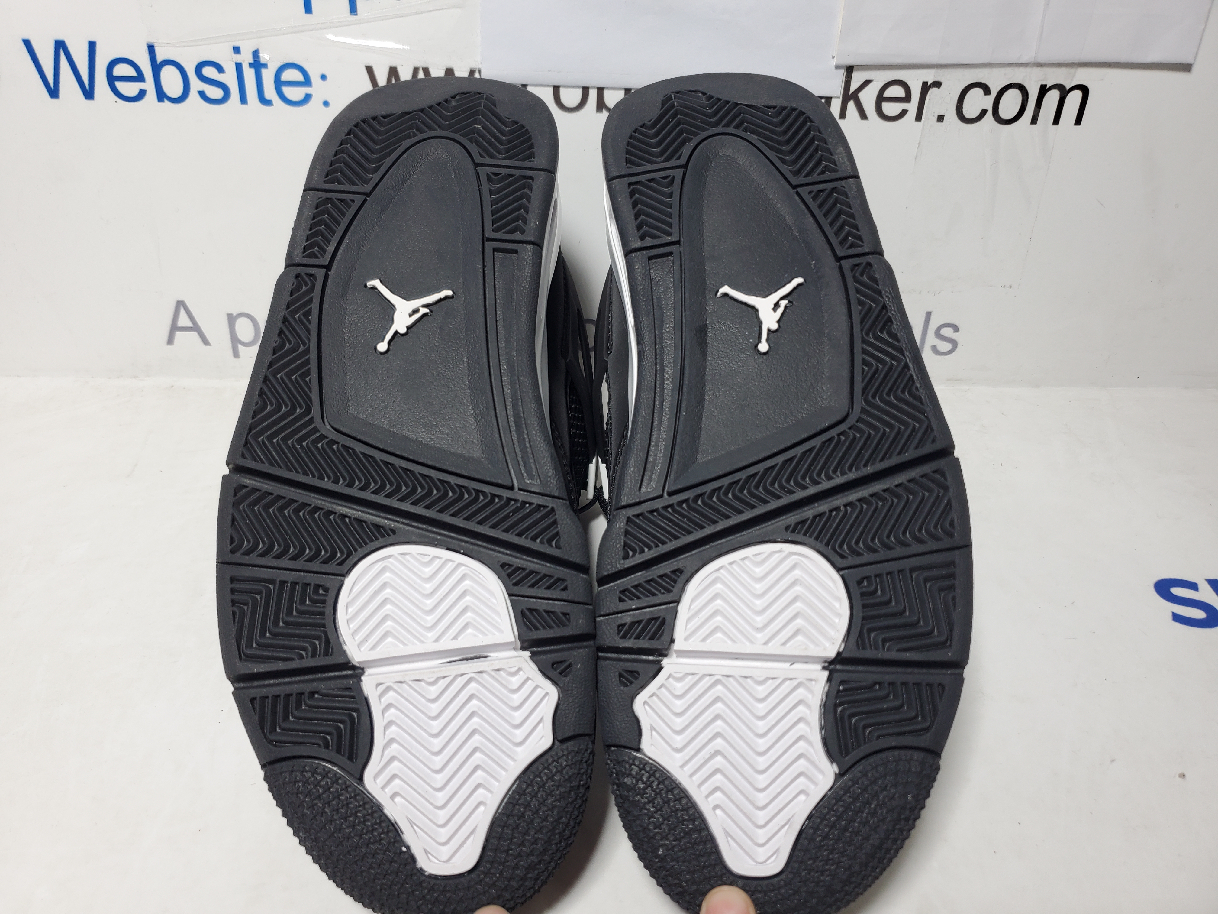 Jordan 4 Retro White Thunder FQ8138-001 review Obosneaker 03