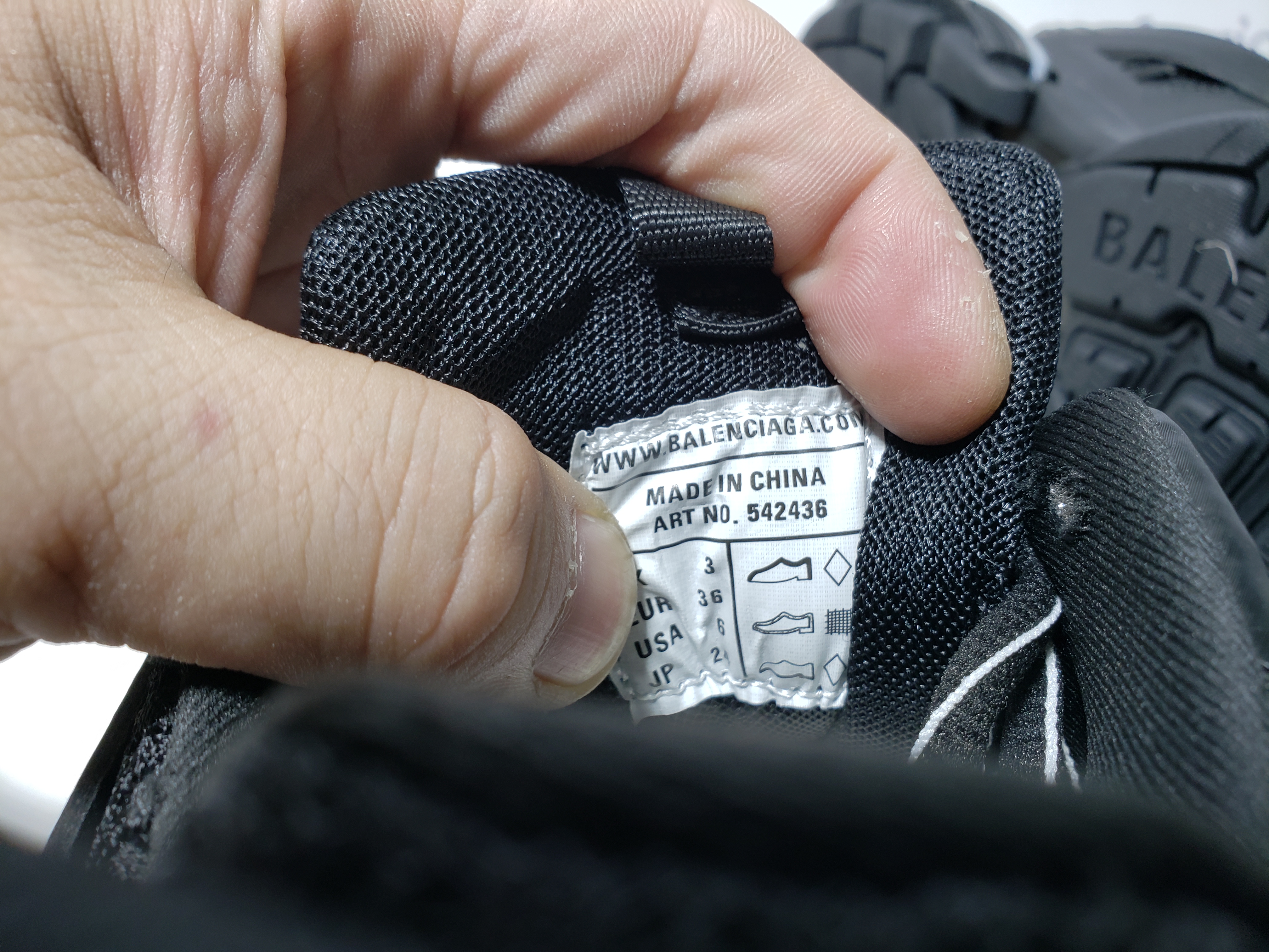 Balenciaga Tess S.Black 555032 W1GB7 1000 (With LED) review Obosneaker 05