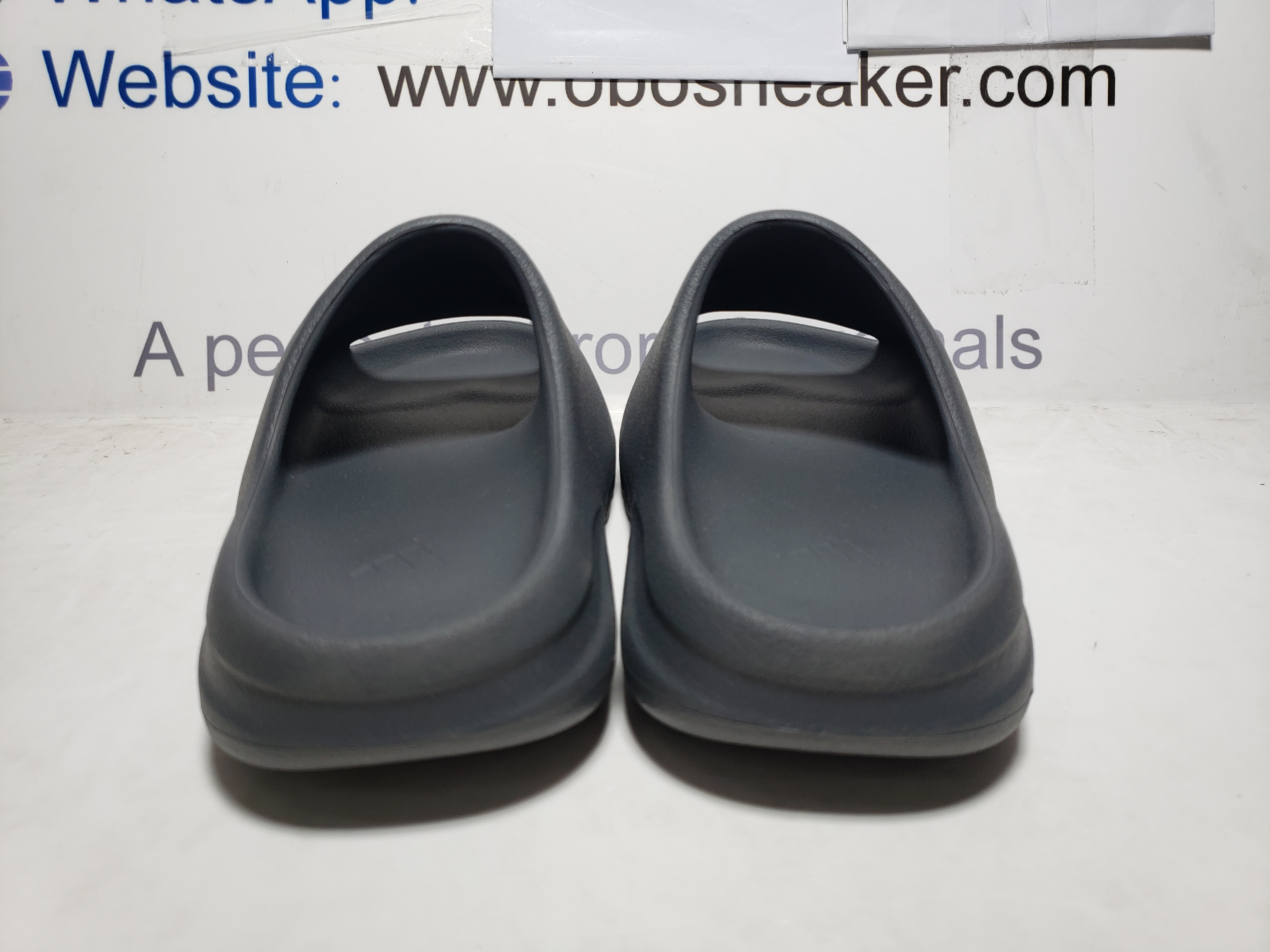 Adidas Yeezy Slide Slate Grey (2022/2024) ID2350 review Obosneaker 01