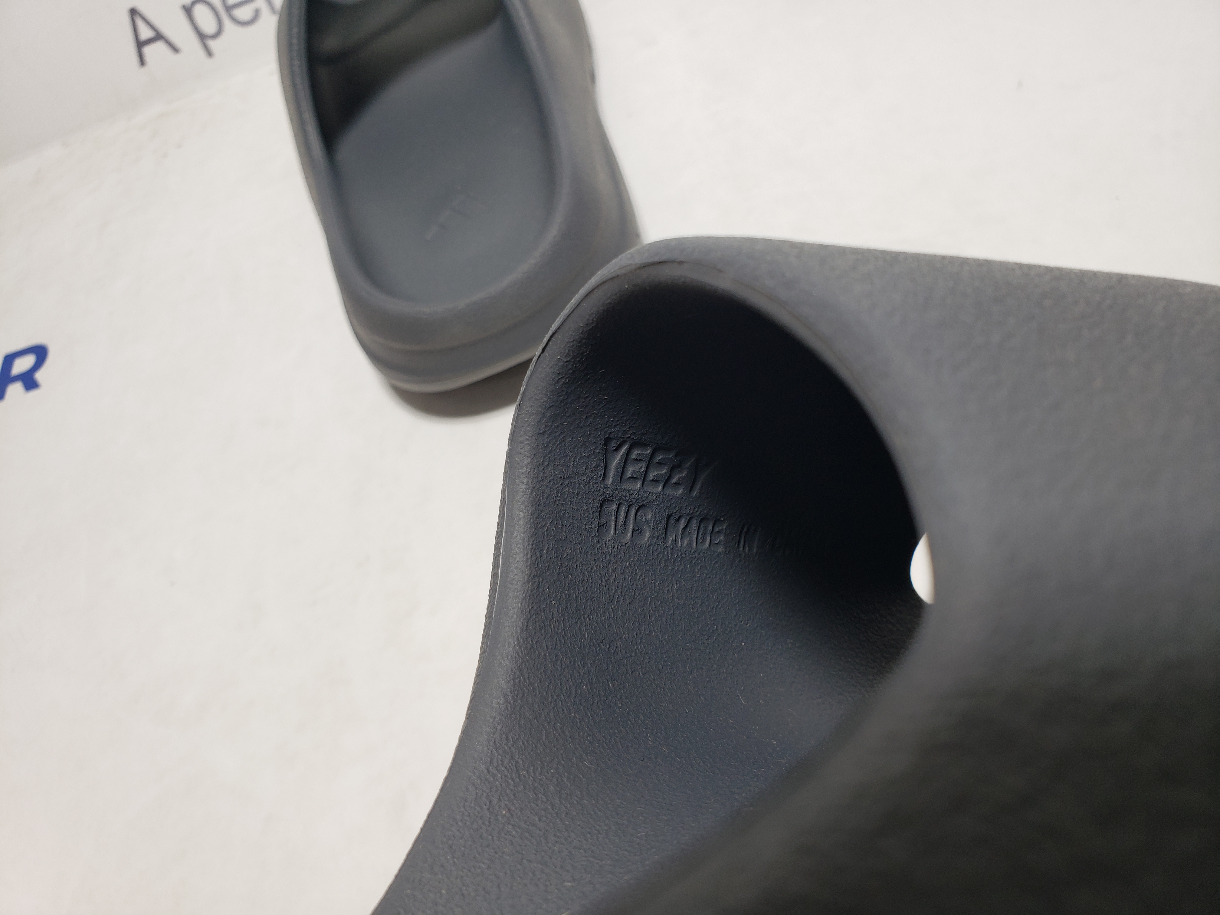 Adidas Yeezy Slide Slate Grey (2022/2024) ID2350 review Obosneaker 02