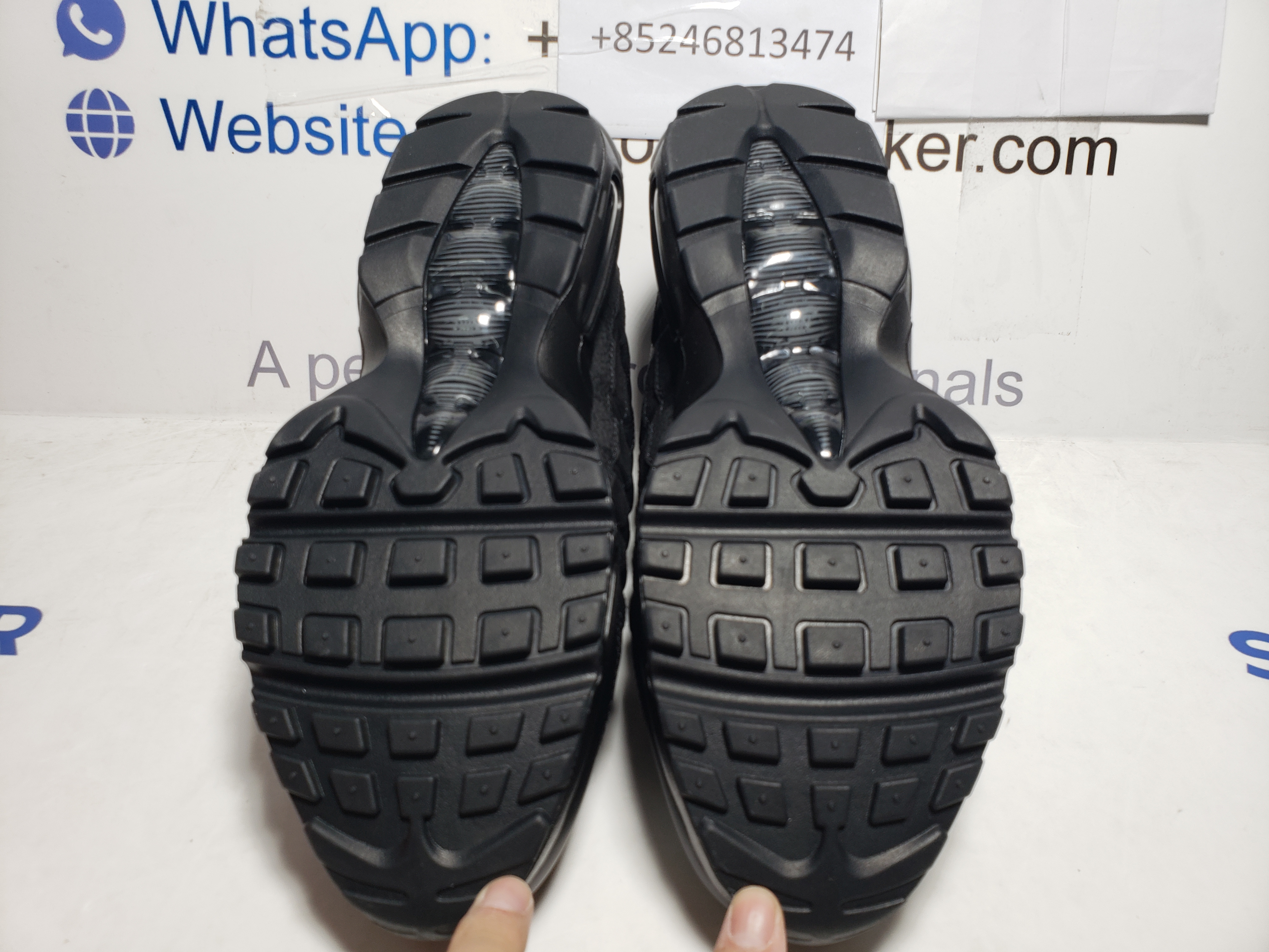 Air Max 95 Essential Triple Black CI3705-001 review Obosneaker 04