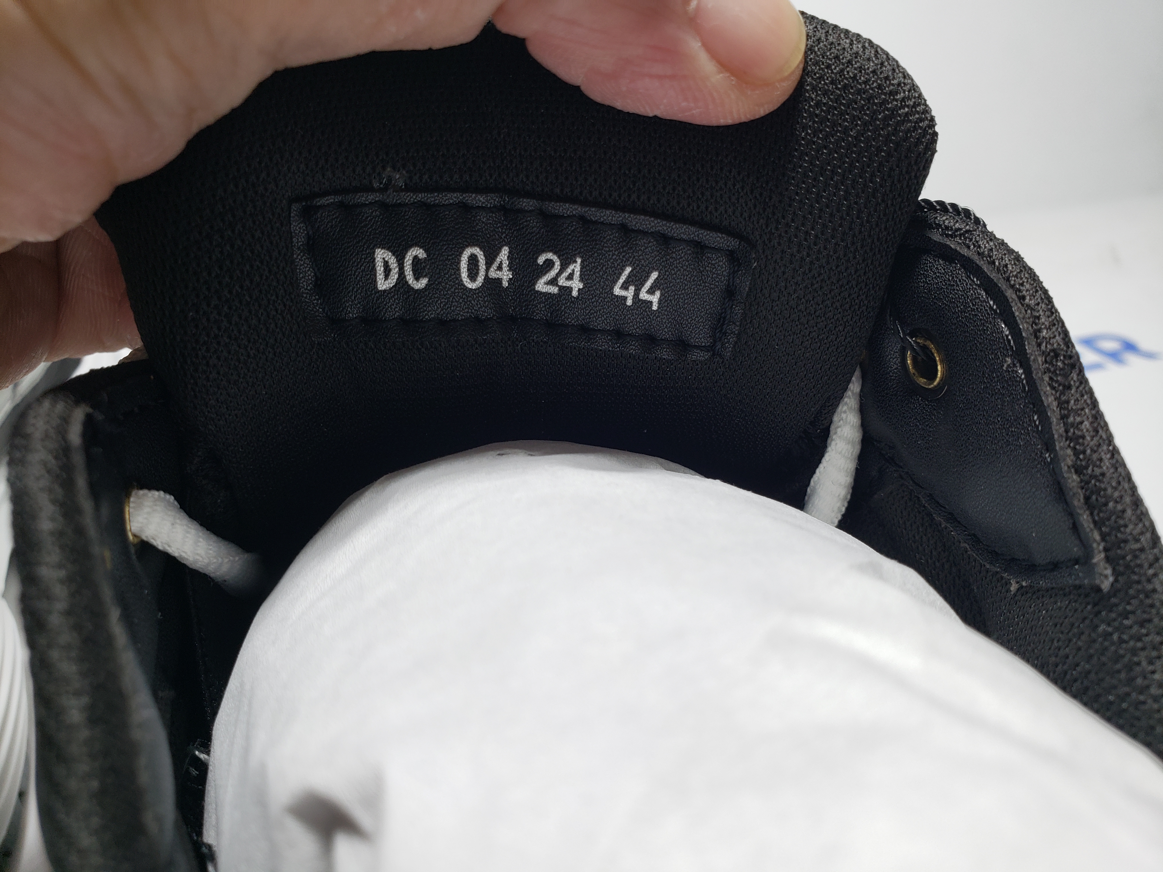 Dior B30 Black Coffee review Obosneaker 03