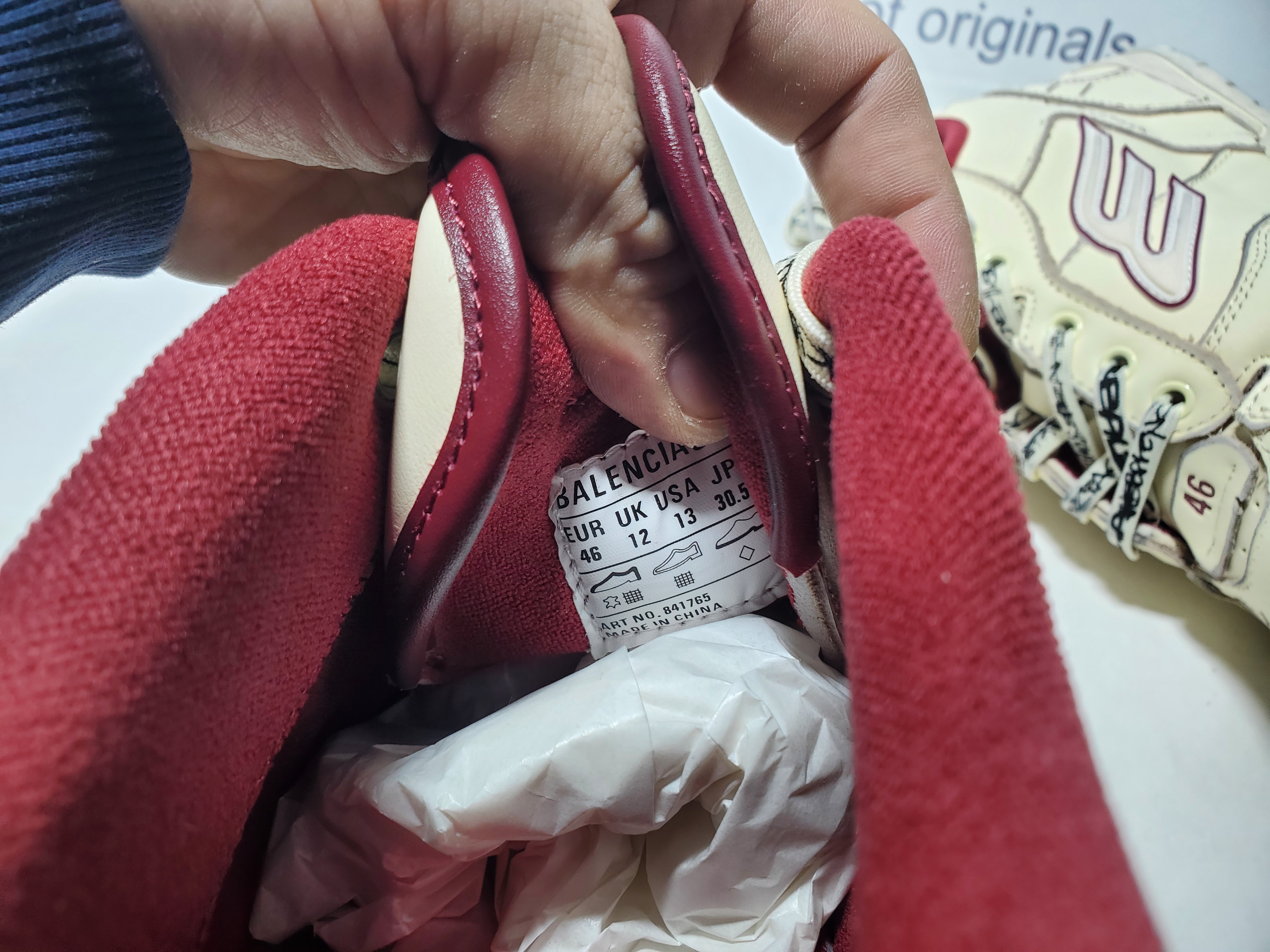 Balenciaga Hamptons Worn-out Trainers White Red 841765 WCURS 9960 review Obosneaker 05