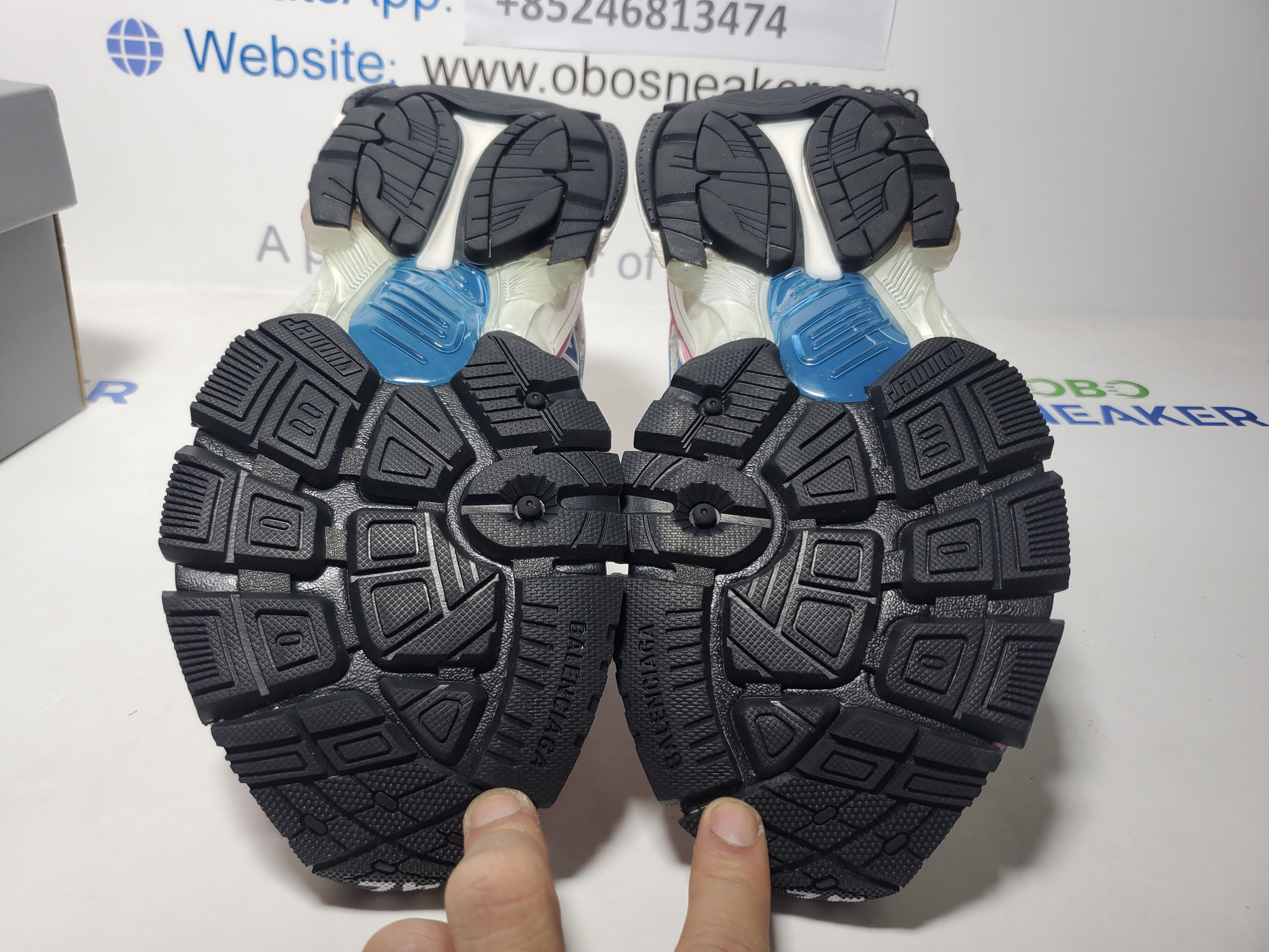 Top Version Balenciaga Runner White Blue Red 677402 W3RB6 9645 review Obosneaker 04