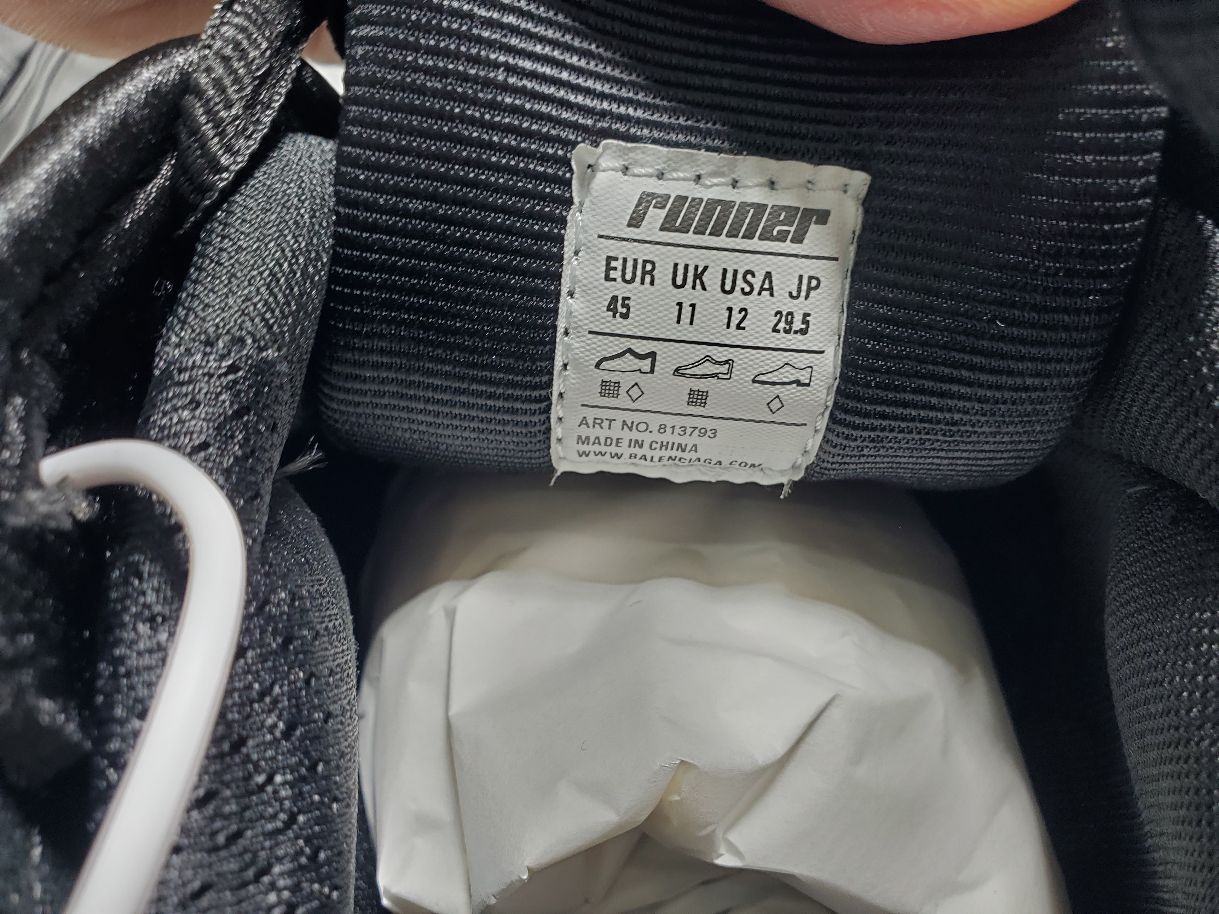 Balenciaga Runner All Black 772774 W3RBT 1000 review Obosneaker 02