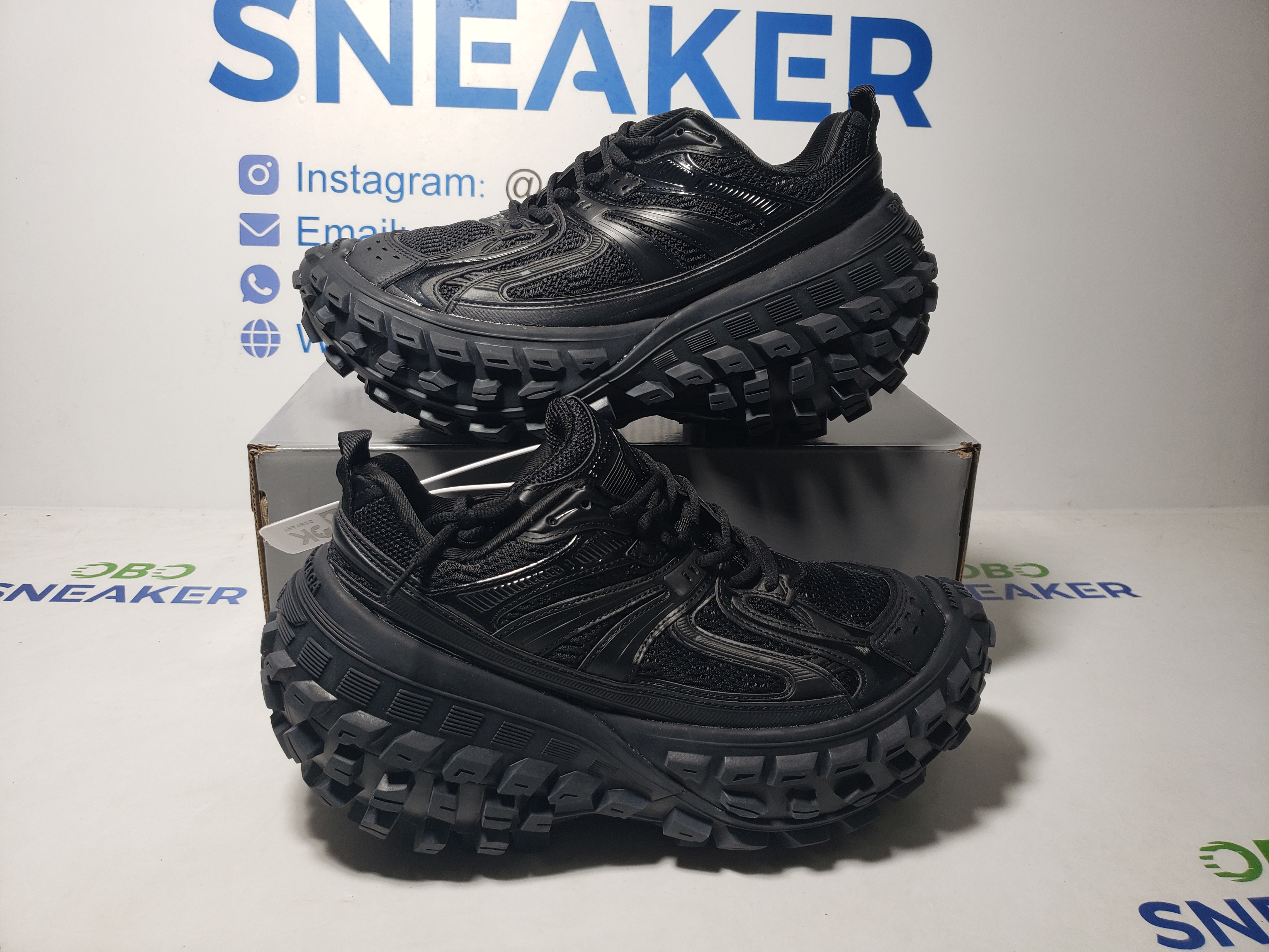 Balenciaga Defender Black 685613 W2RA6 1000 review Obosneaker 01
