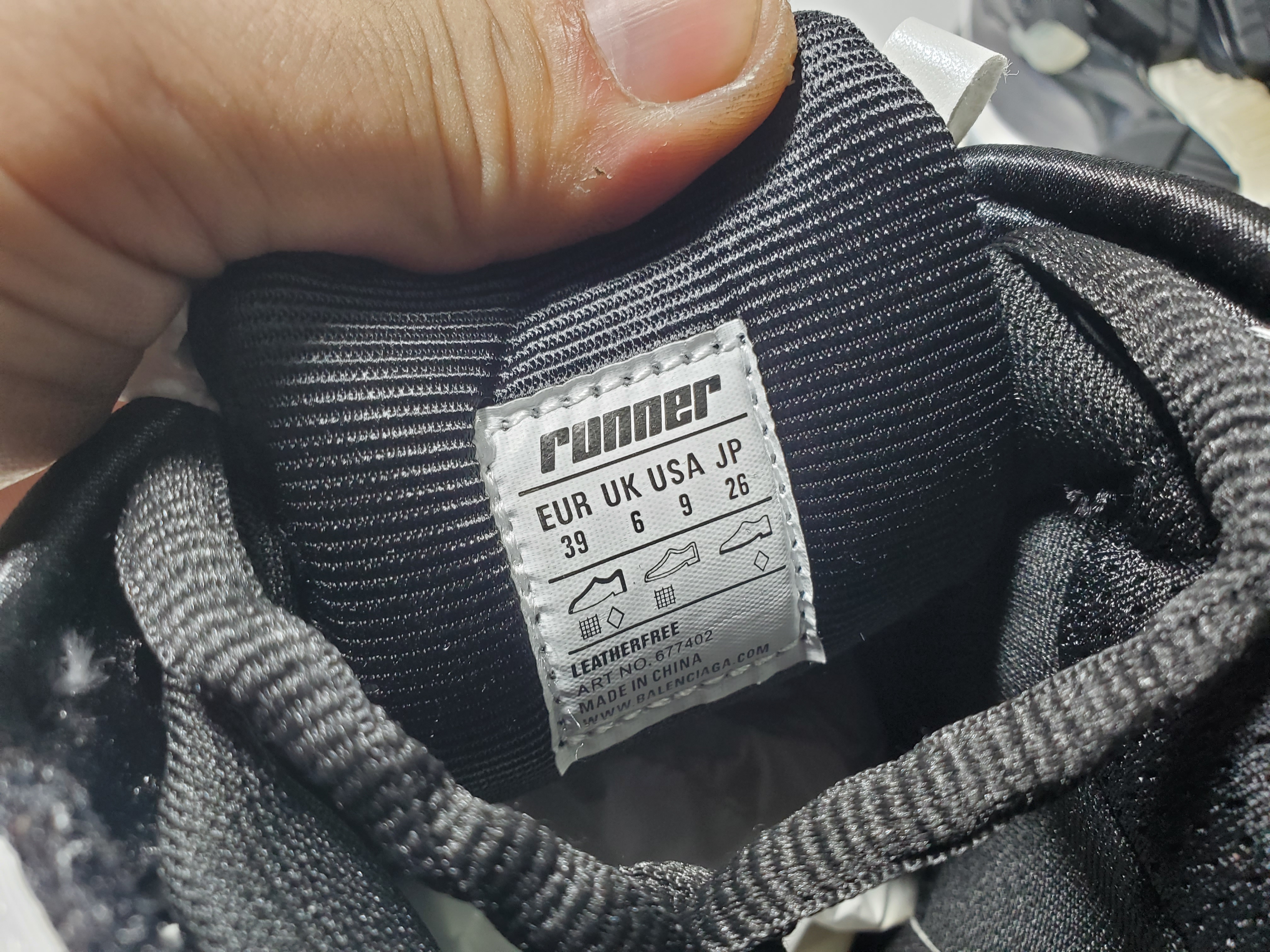 Balenciaga Runner Black White  677403W3RB29010 review Obosneaker 05