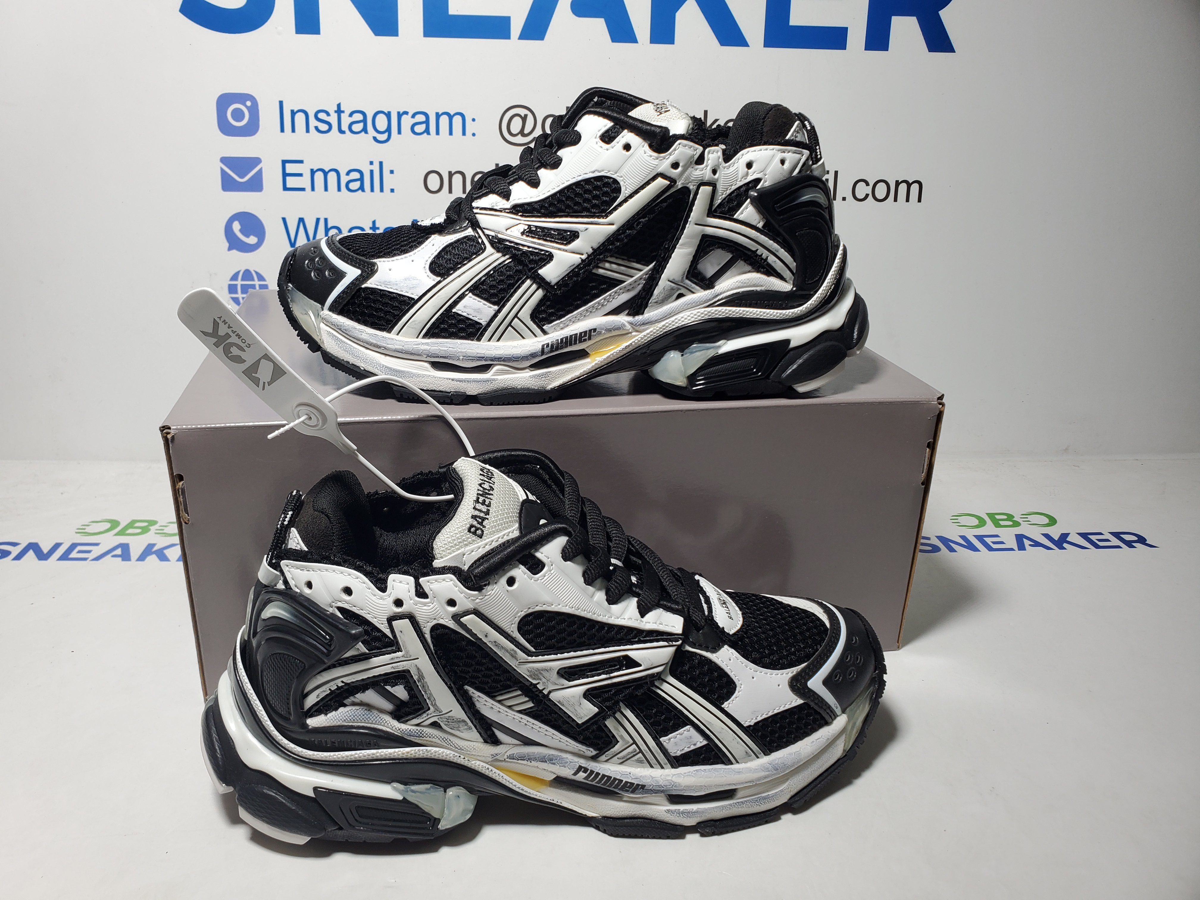 Balenciaga Runner Black White  677403W3RB29010 review Obosneaker 01