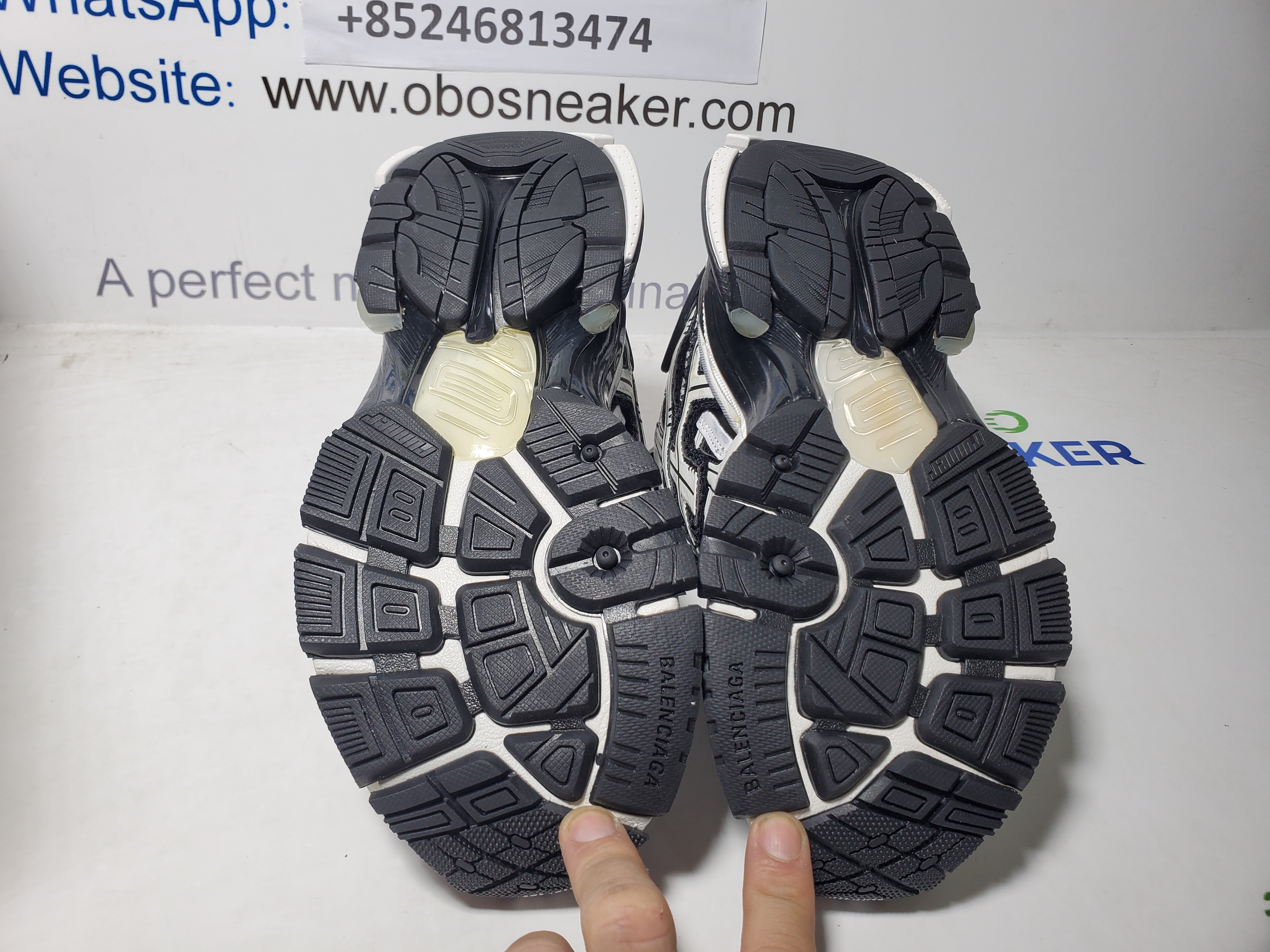 Balenciaga Runner Black White  677403W3RB29010 review Obosneaker 04