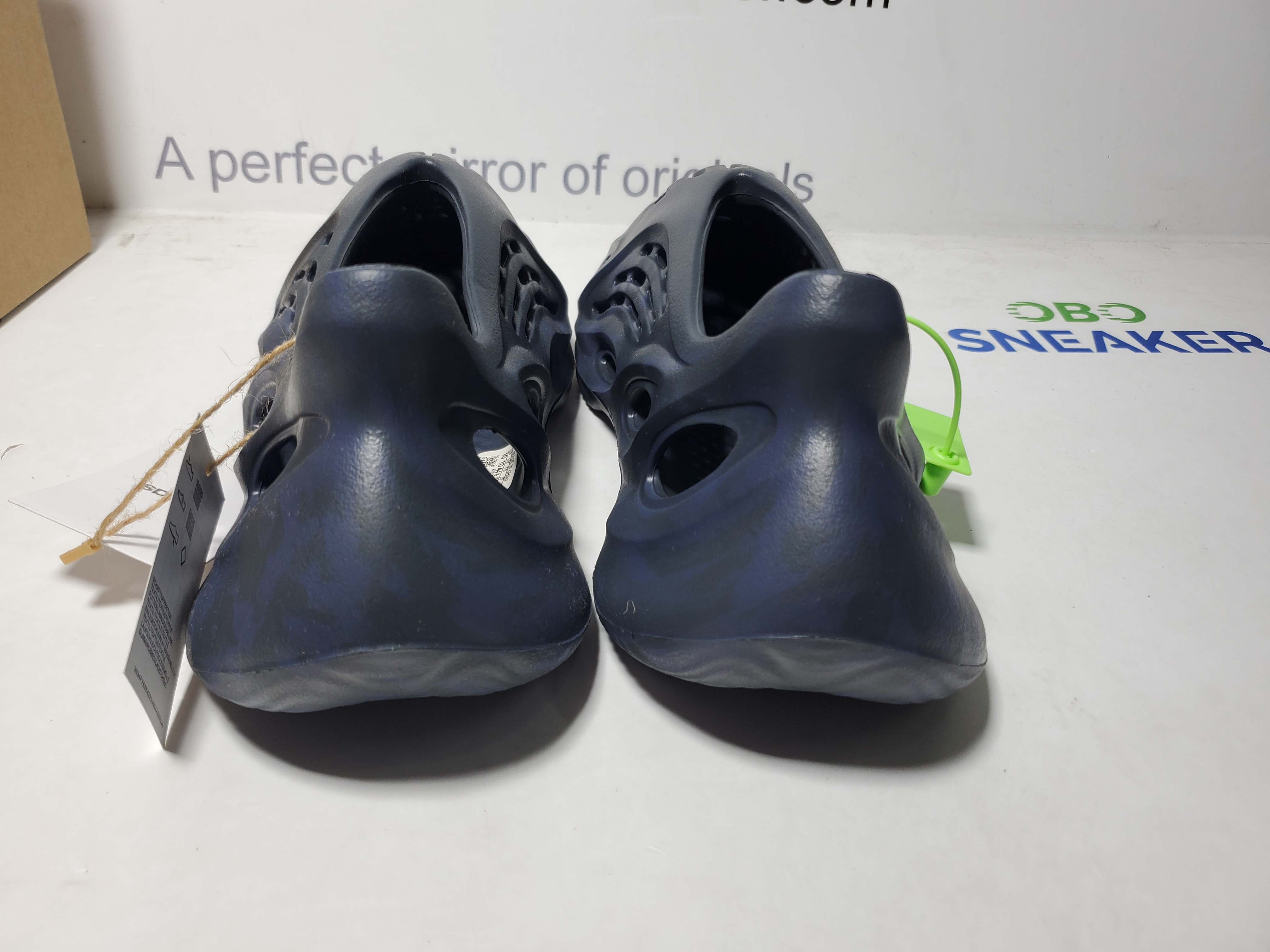 Adidas Yeezy Foam RNNR Mineral Blue  GV7903 review Obosneaker 02