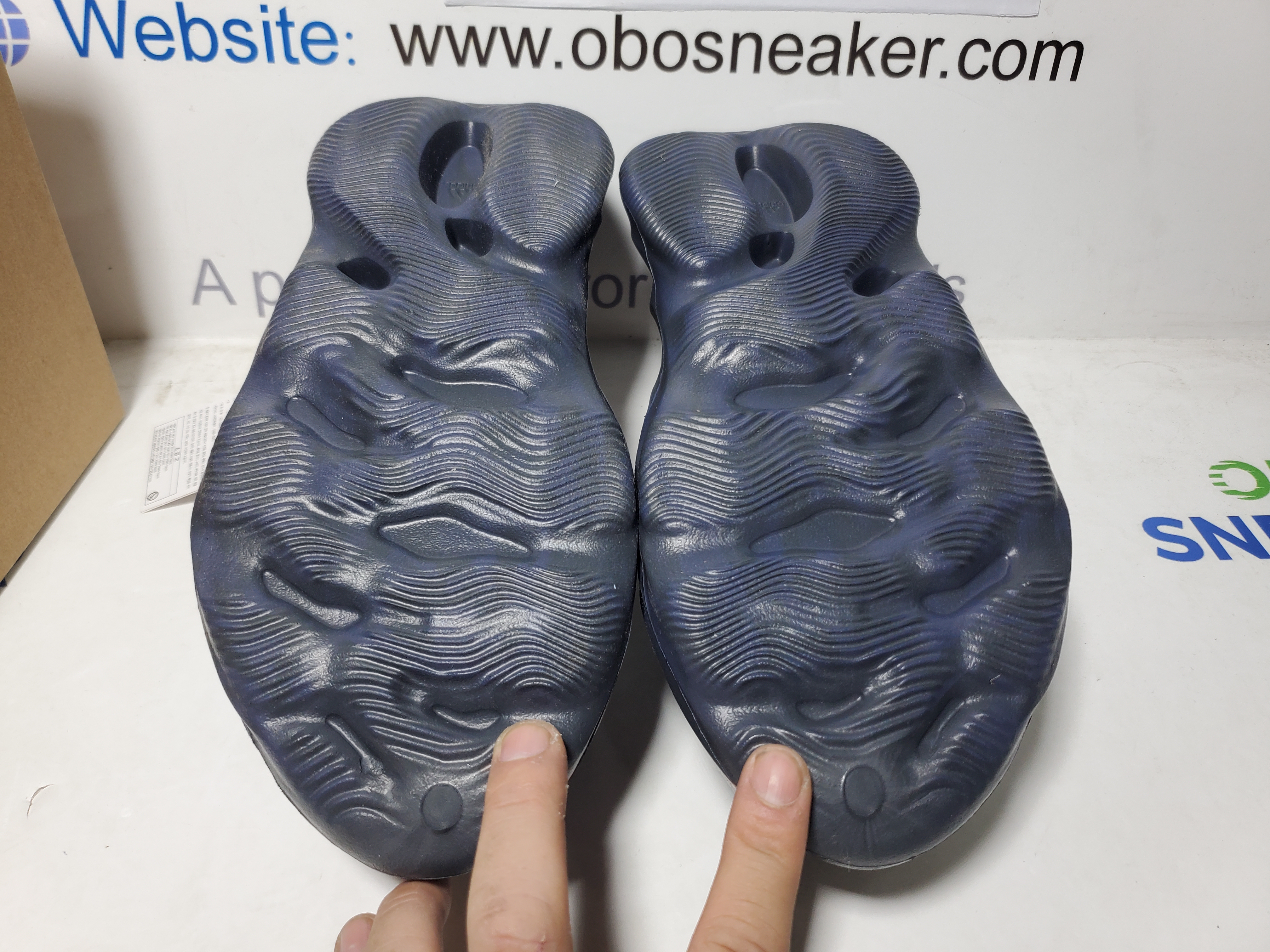 Adidas Yeezy Foam RNNR Mineral Blue  GV7903 review Obosneaker 04